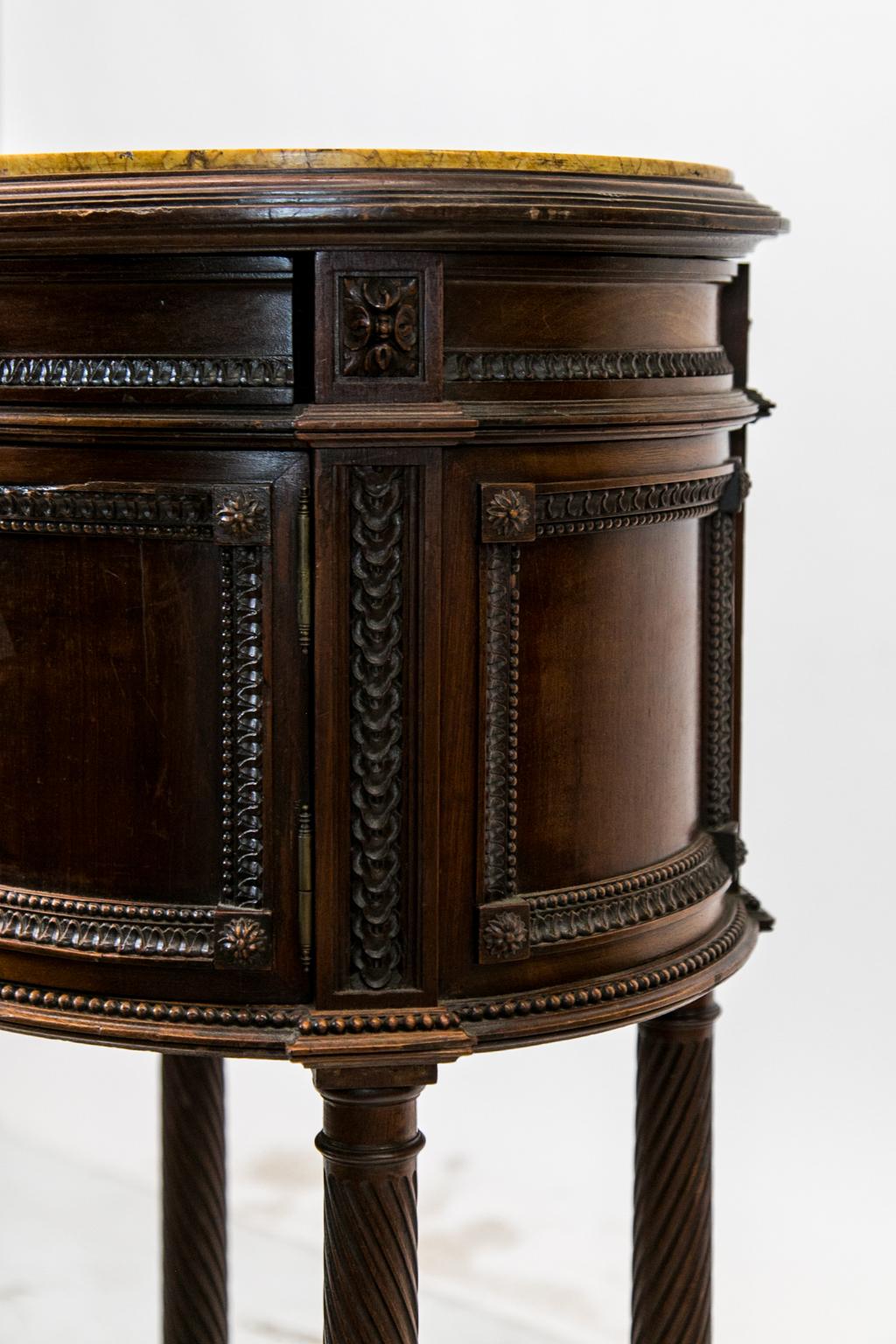 Commode/table de chevet française en vente 7