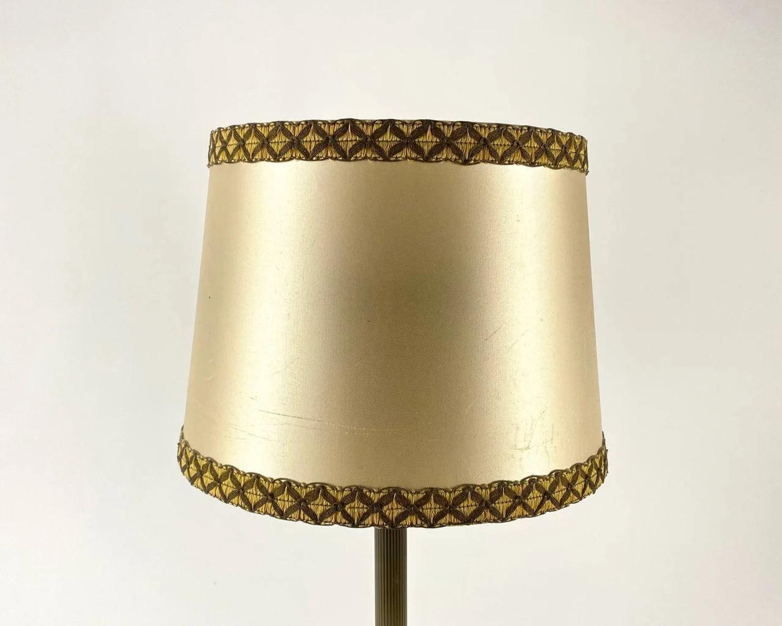 French Bedside Table Lamp on a Marble Base, 1960s In Excellent Condition In Bastogne, BE