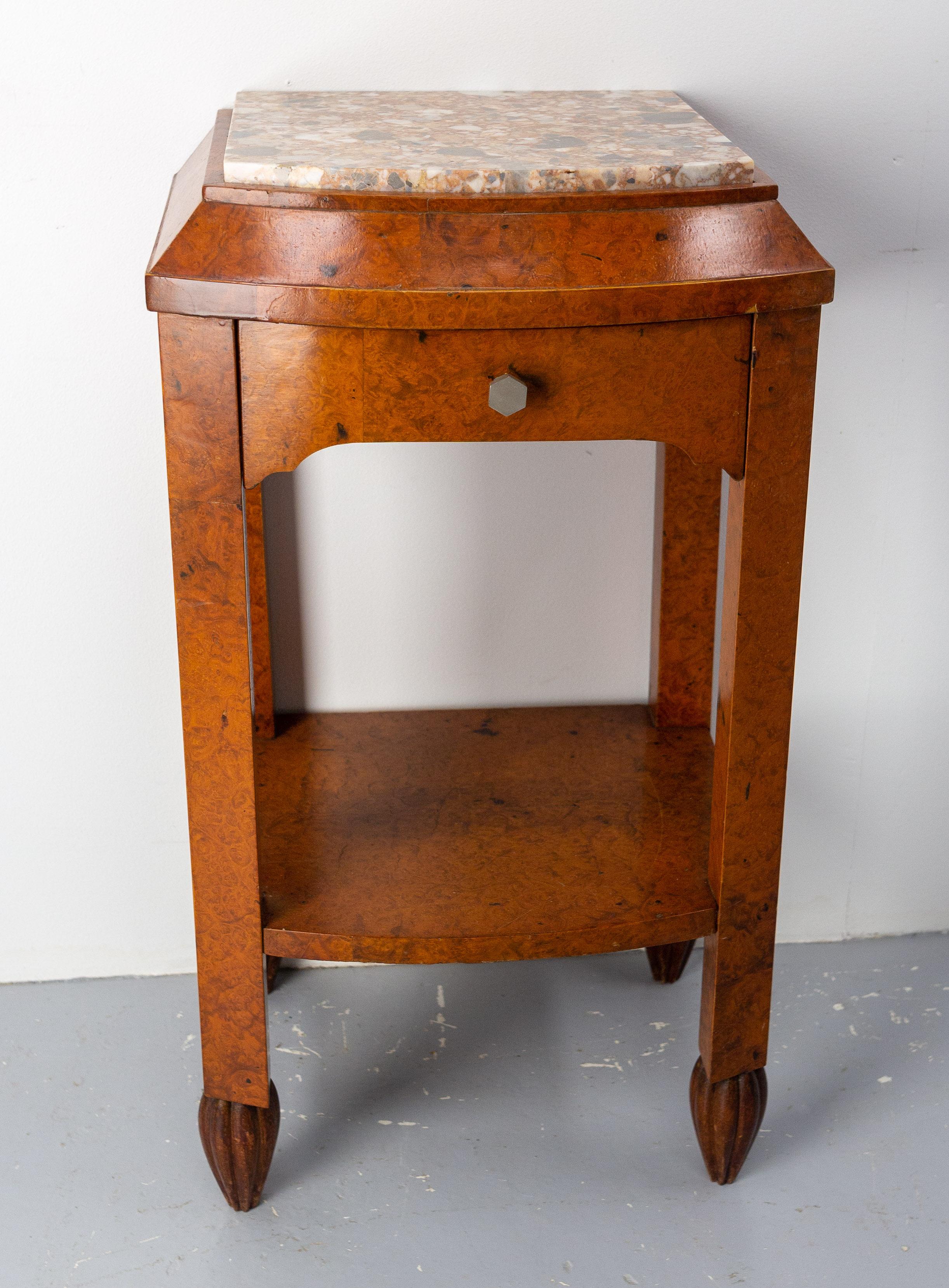 Bedside table in Thuya burl with marble top, The marble of this nightstand has been replaced. As you can see on the photos, there is a little secret space of 1.95 in. (5 cm) highbetween the marble and the drawer.
Nice patina.
French.
Good antique