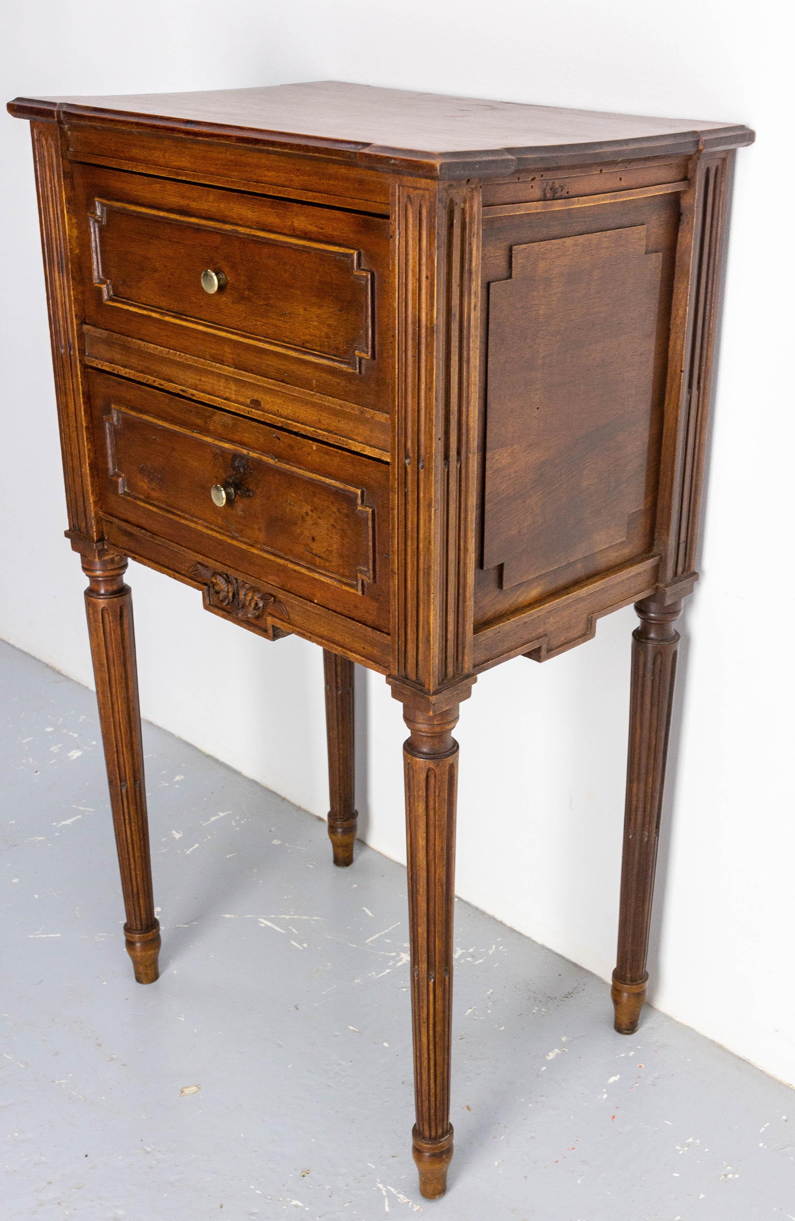 French Bedside Table Walnut Nightstand Louis XVI St, circa 1900 In Good Condition For Sale In Labrit, Landes