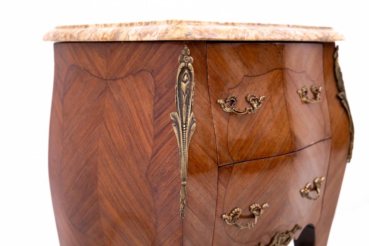French bedside tables from around 1920. For Sale 4