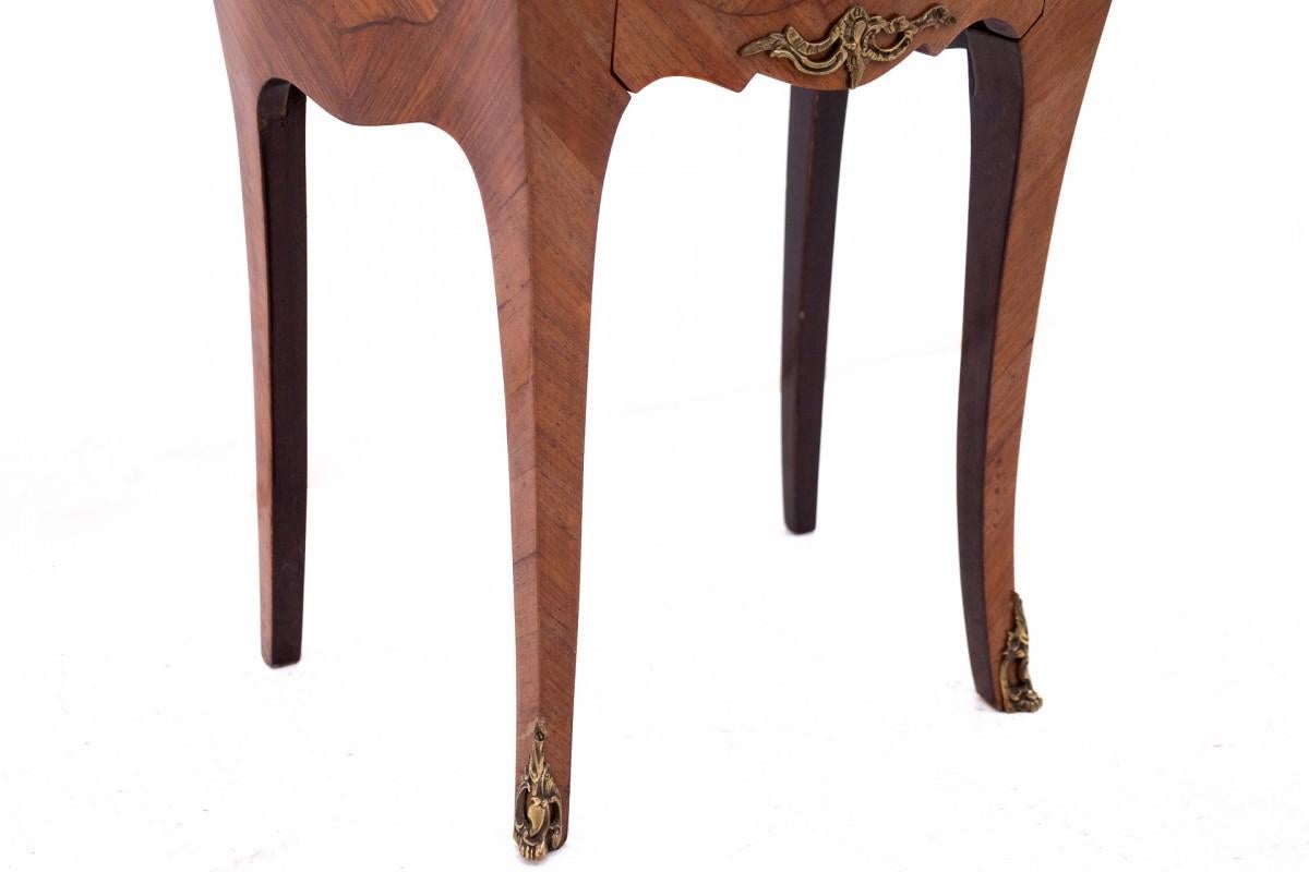 French bedside tables from around 1920. For Sale 6