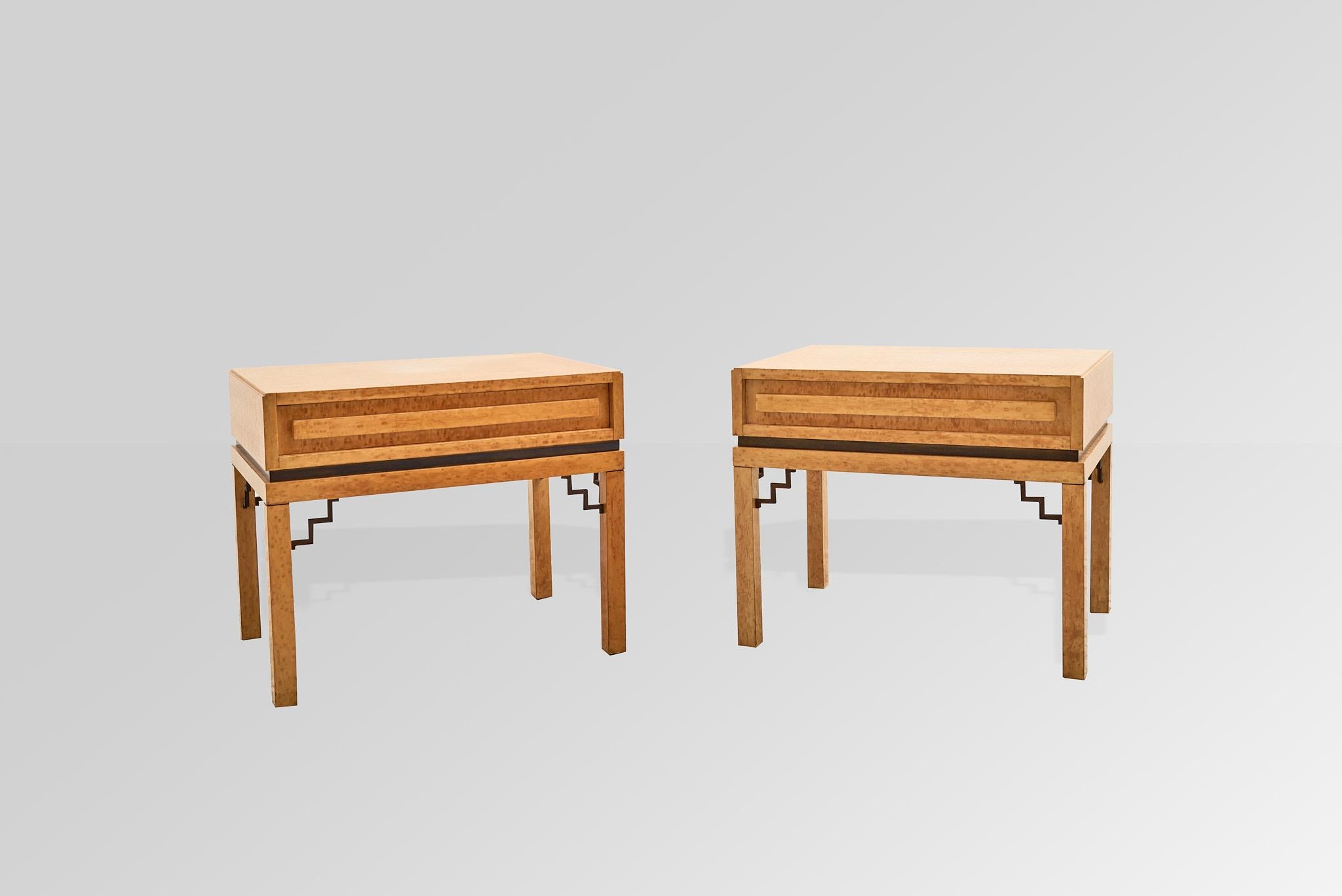 19th Century French Bedside Tables in Birch Root and Brass, 1930s, Set of 2 For Sale