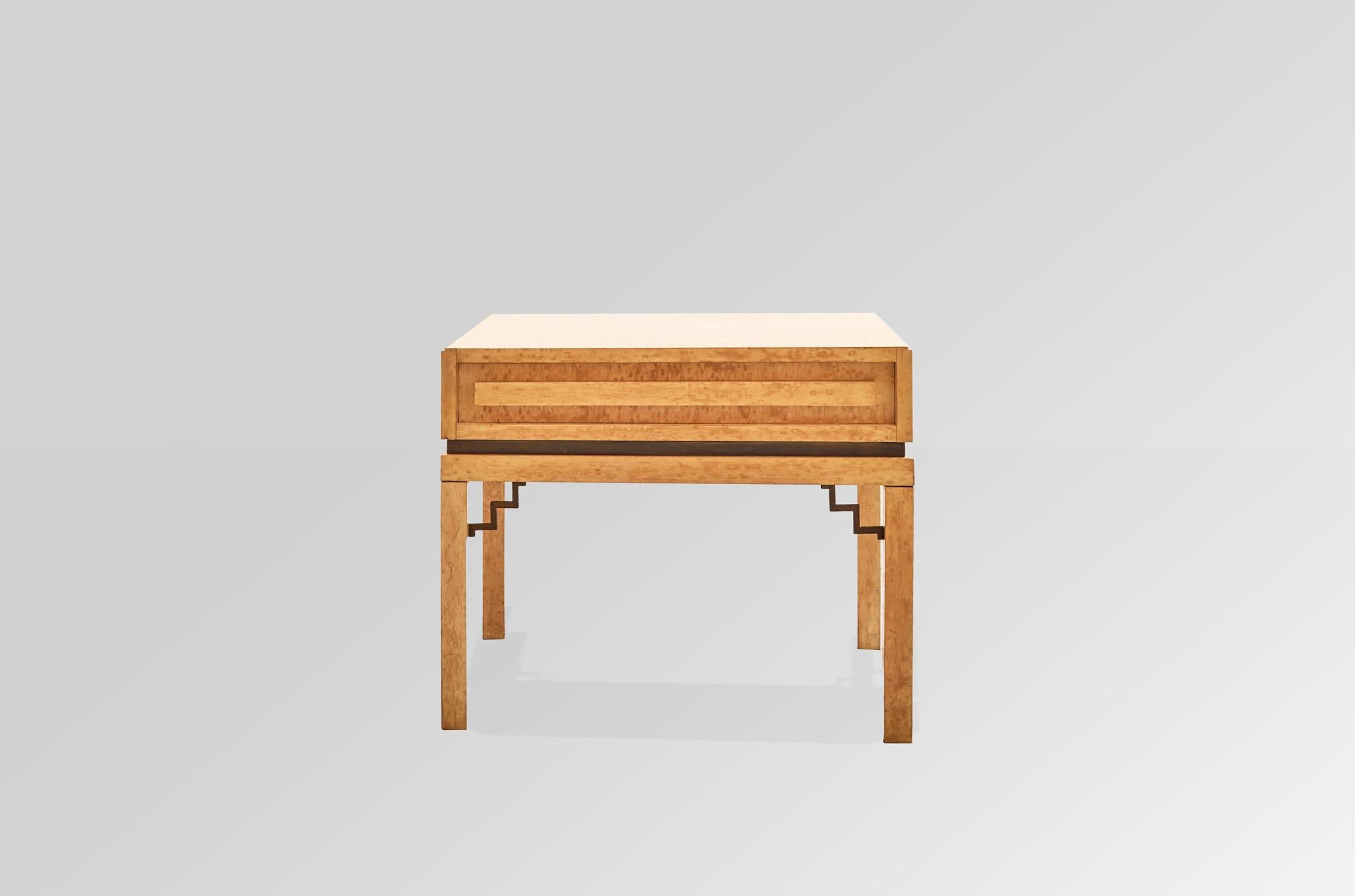 French Bedside Tables in Birch Root and Brass, 1930s, Set of 2 For Sale 1