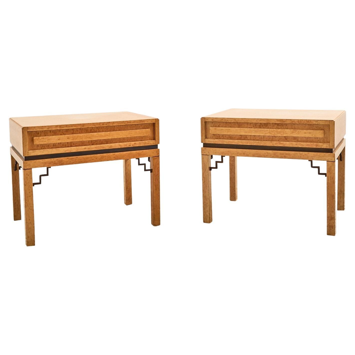 French Bedside Tables in Birch Root and Brass, 1930s, Set of 2 For Sale