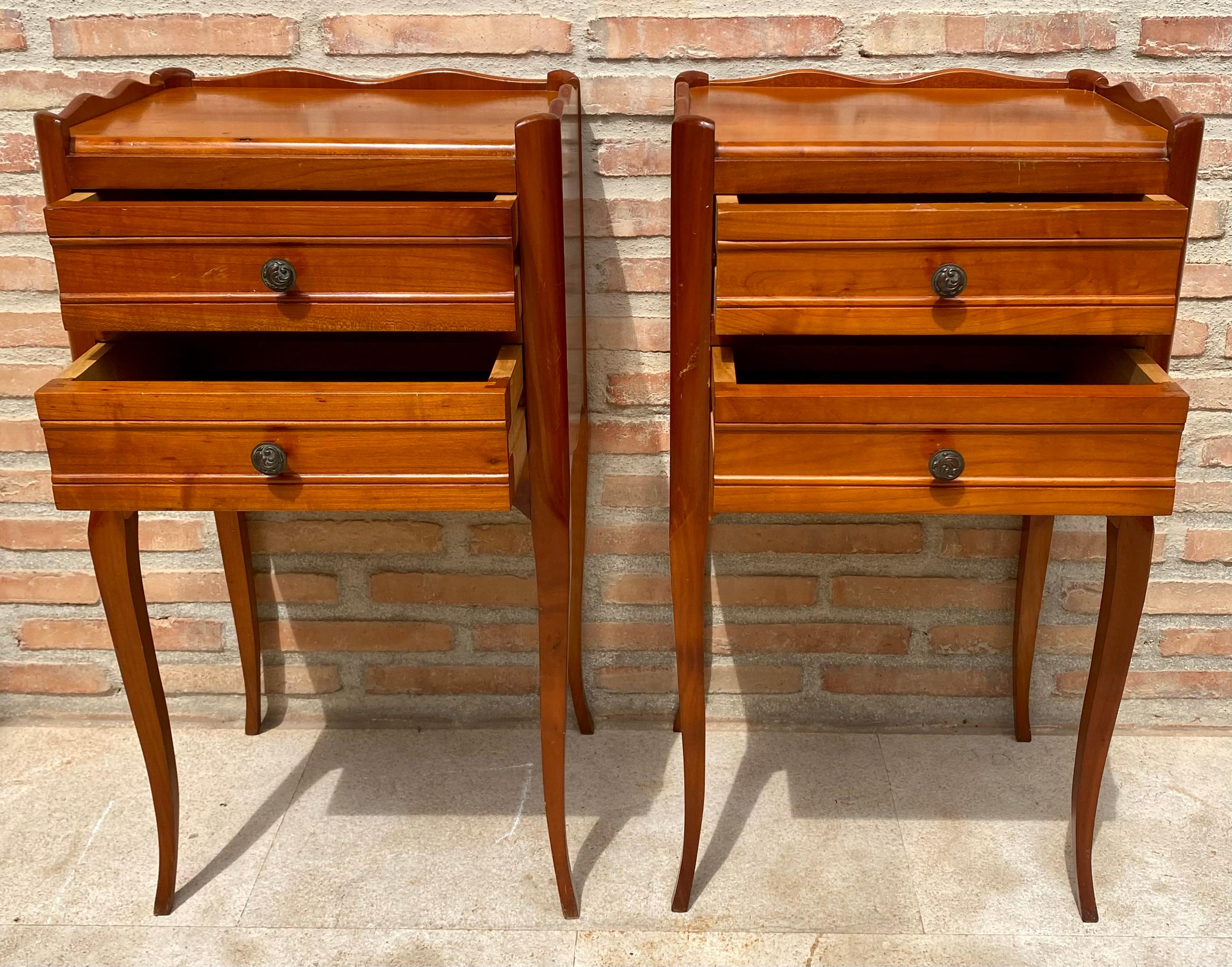 French Provincial French Bedside Tables with Cabriole Legs, 1950s, Set of 2 For Sale