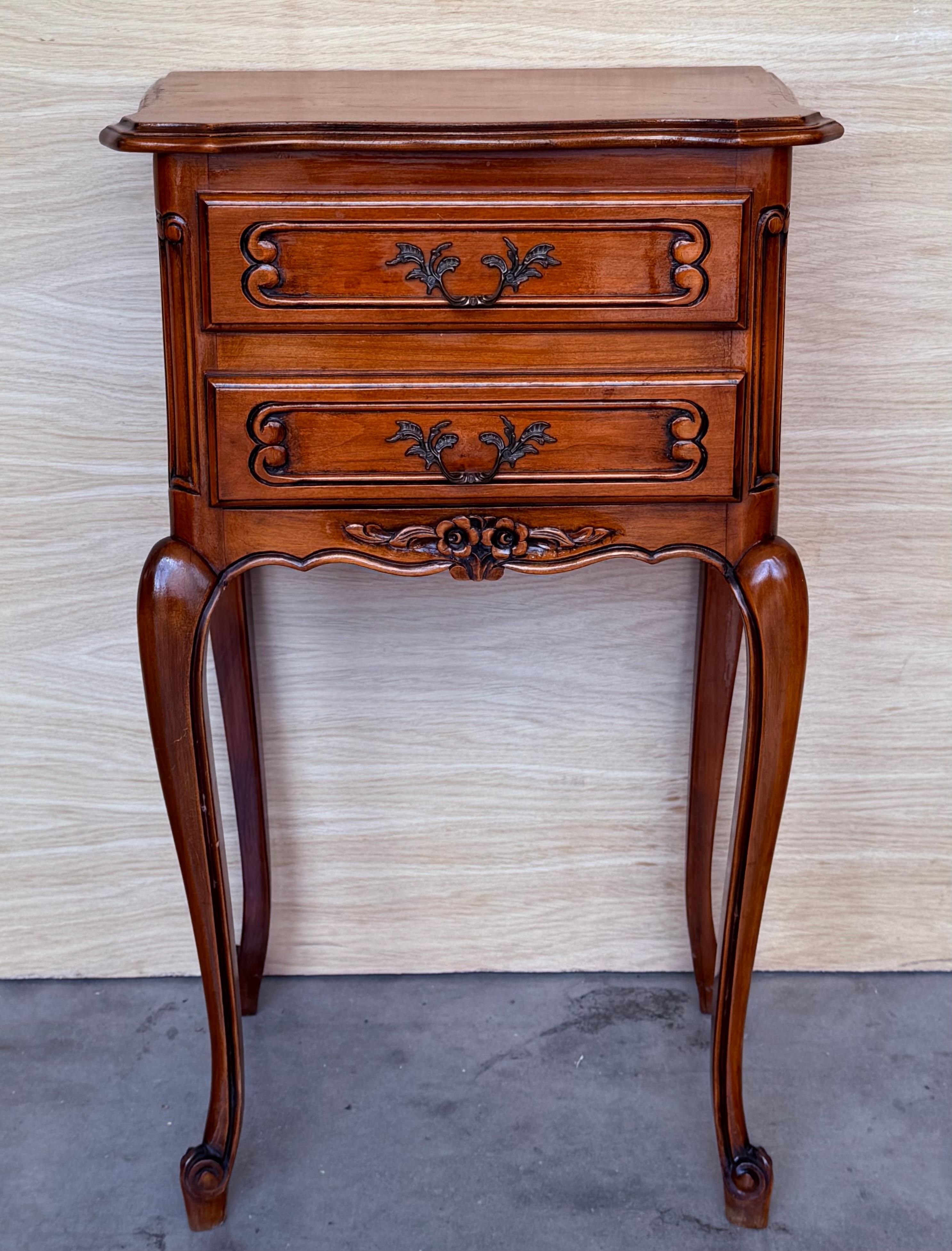 French Provincial French Bedside Tables with Cabriole Legs, 1950s, Set of 2 For Sale