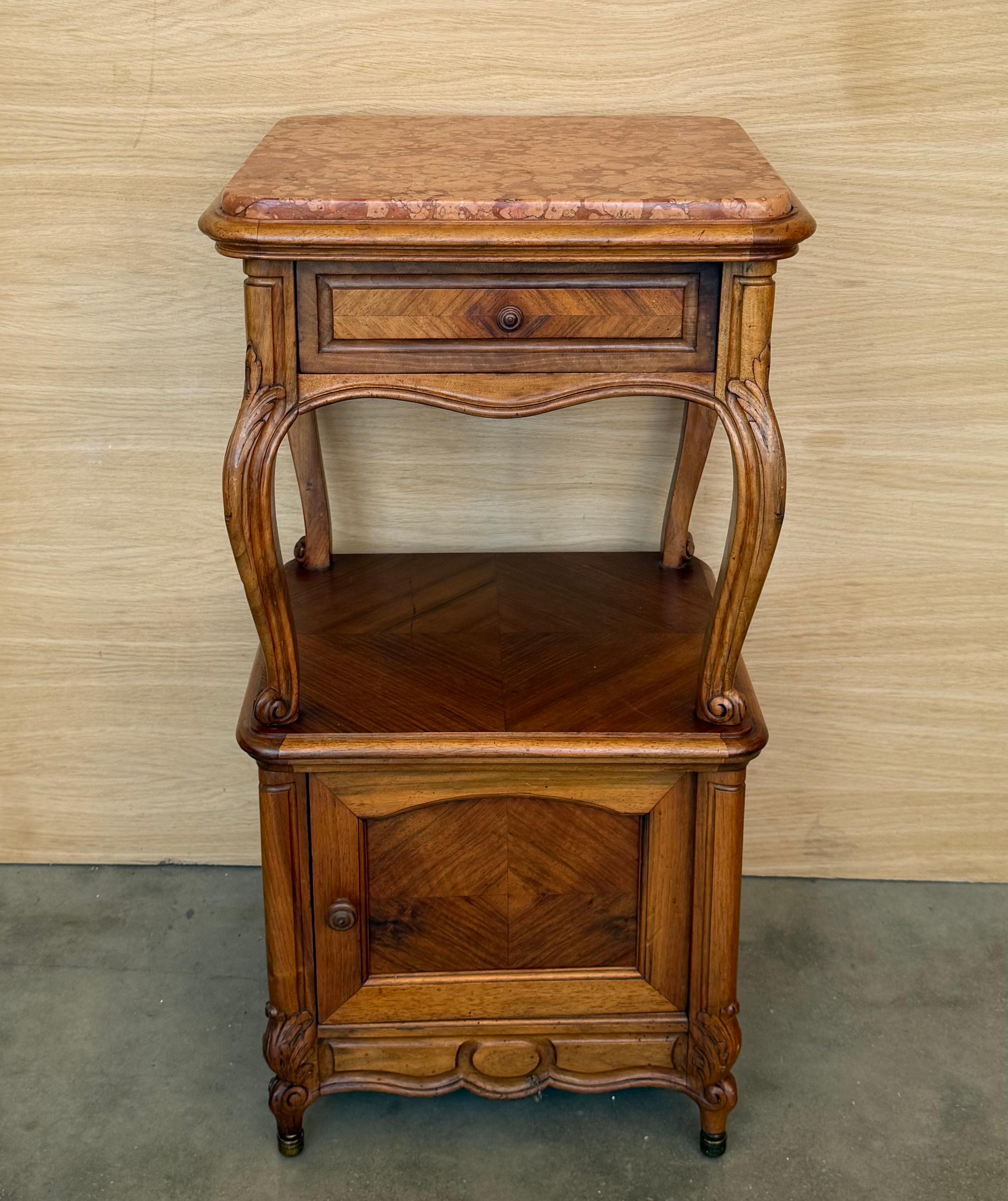 Tables de chevet françaises à pieds cabriole, années 1950, ensemble de 2 en vente 1