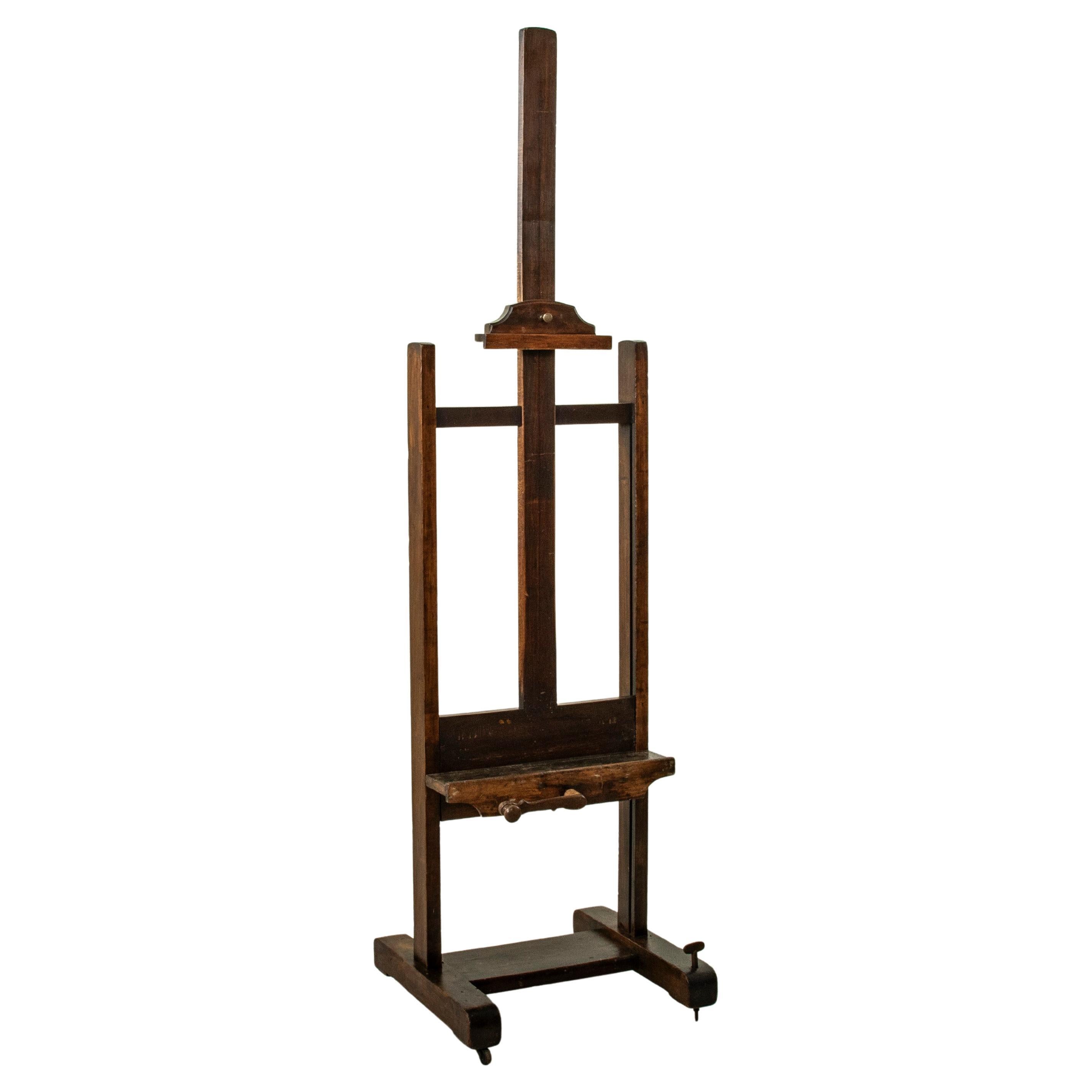 Chevalet de sol en hêtre français C.I.C. 1900, mécanisme à manivelle Hauteur réglable de 69 à 105 pouces