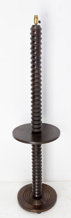 Lampada da terra in faggio francese in stile Dudouyt del Medioevo circa 1960