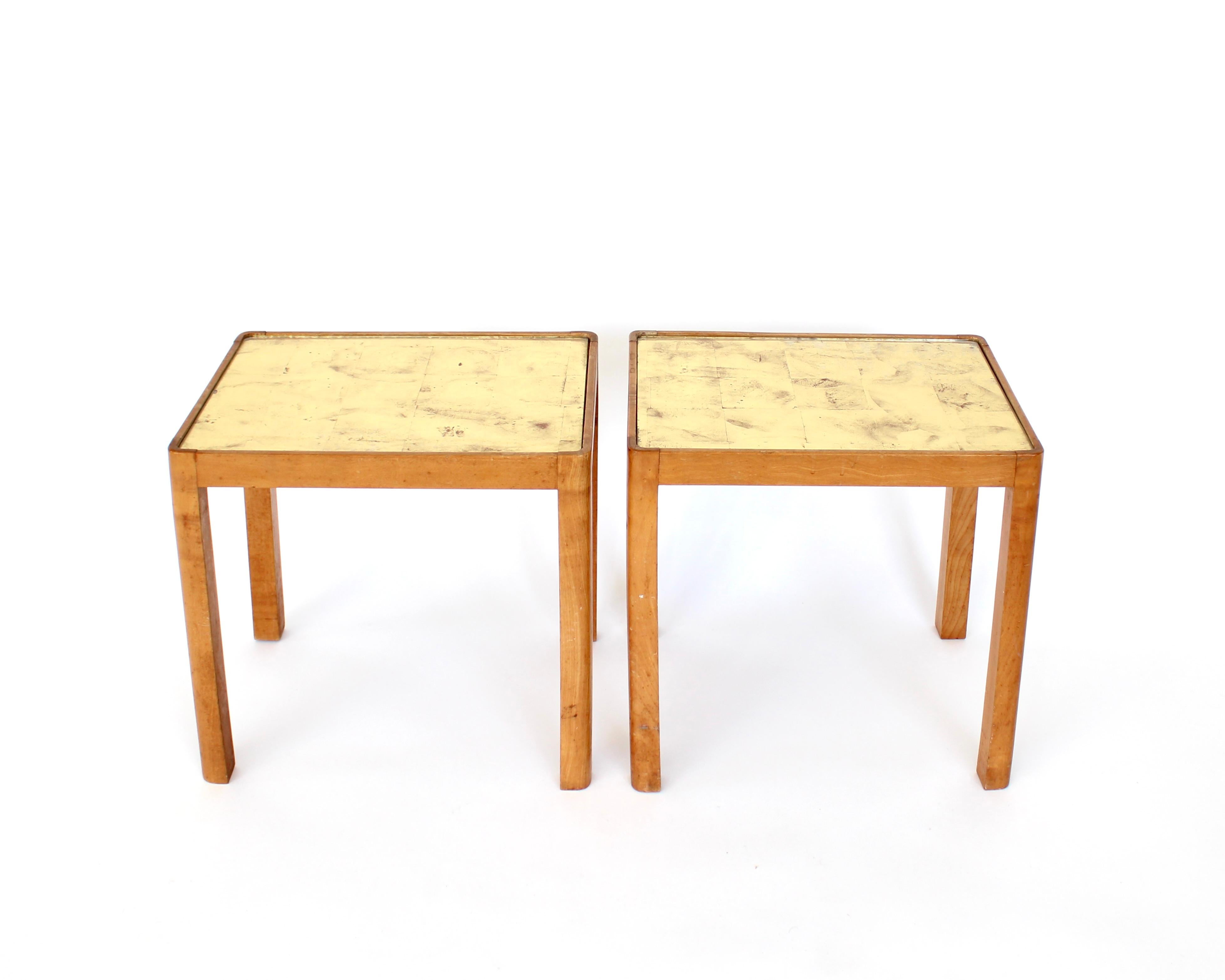 Tables d'appoint françaises en bois de hêtre et verre à feuilles d'or inversées Frank Dunand, France, vers 1940 en vente 5