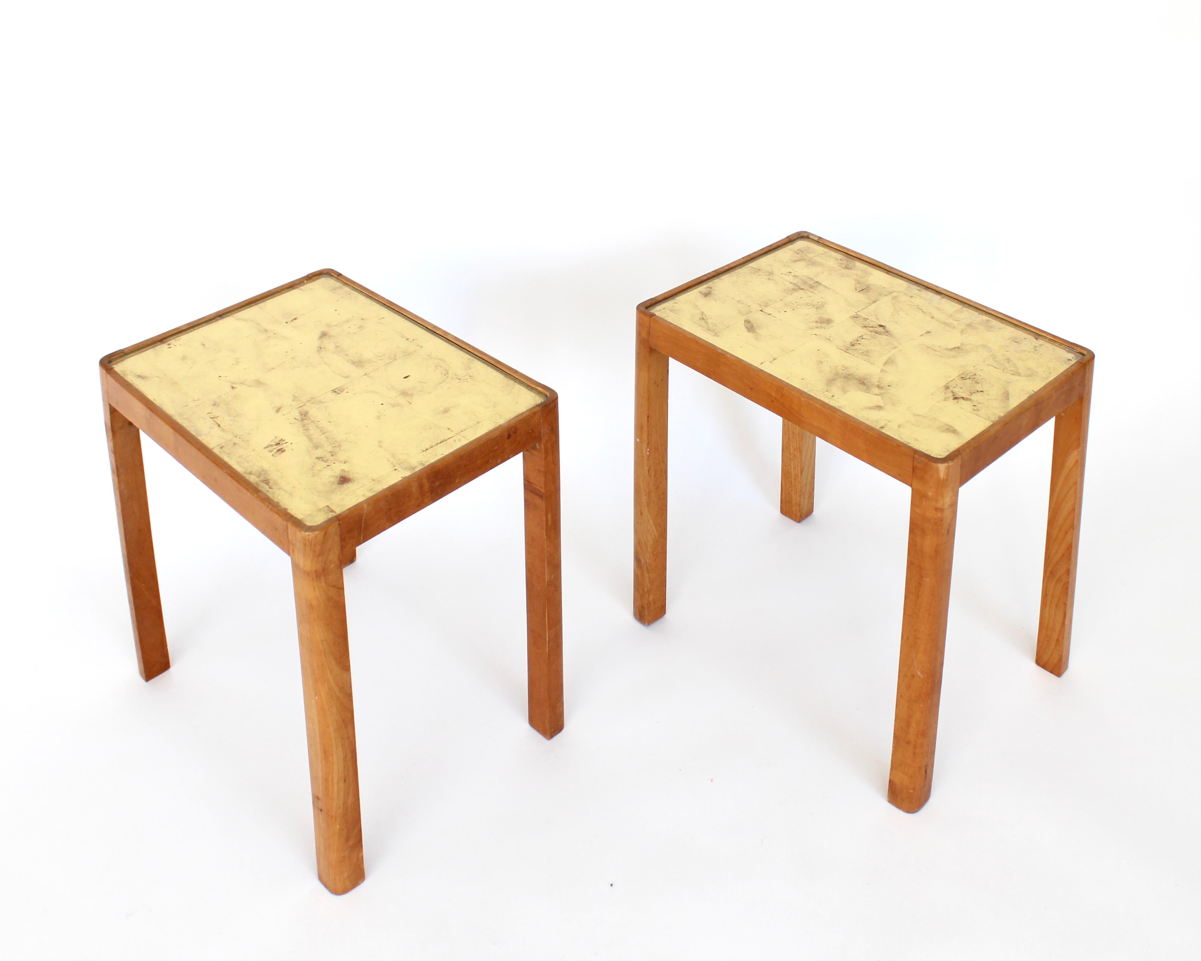 Tables d'appoint françaises en bois de hêtre et verre à feuilles d'or inversées Frank Dunand, France, vers 1940 en vente 11