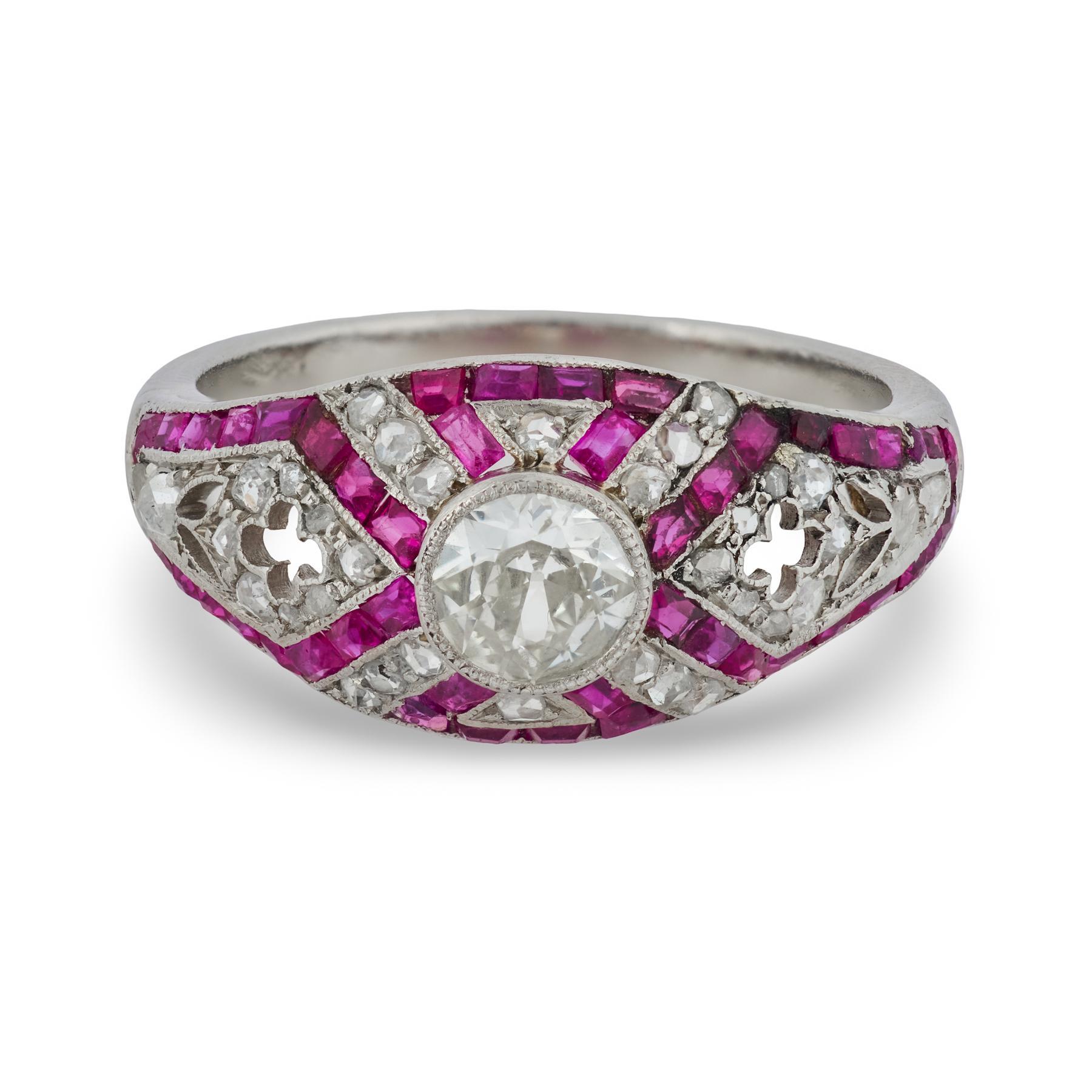 Édouardien Bague dôme en platine avec diamant de taille européenne de 0,60 carat de la Belle Époque française