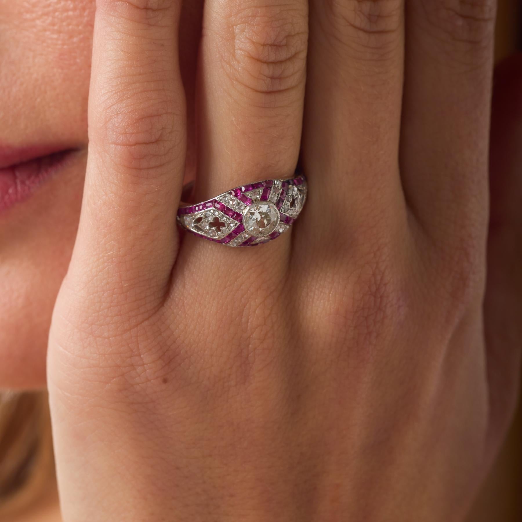 Bague dôme en platine avec diamant de taille européenne de 0,60 carat de la Belle Époque française Bon état à Beverly Hills, CA