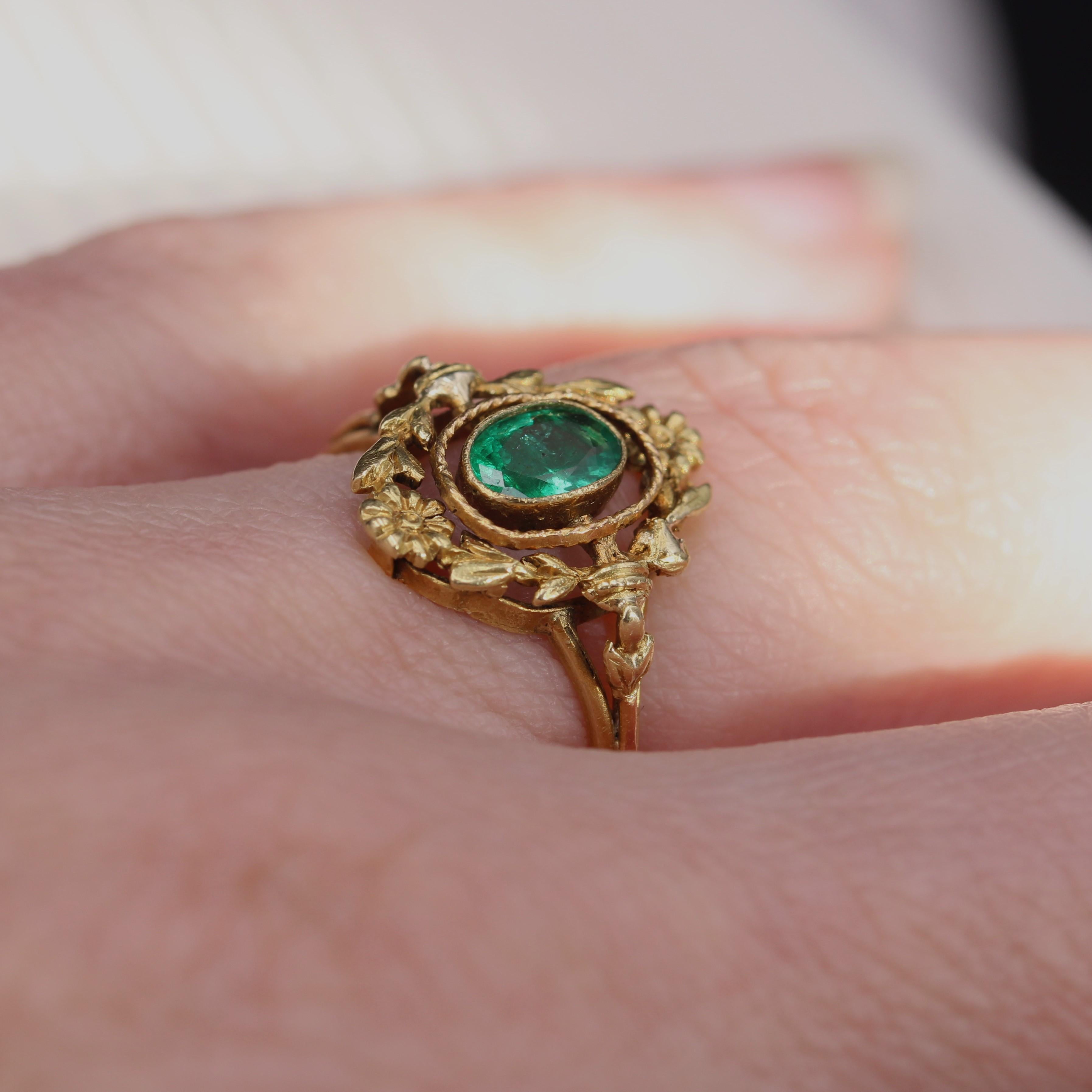 French Belle Epoque 19. Jahrhundert Smaragd 18 Karat Gelbgold Oval Ring 8