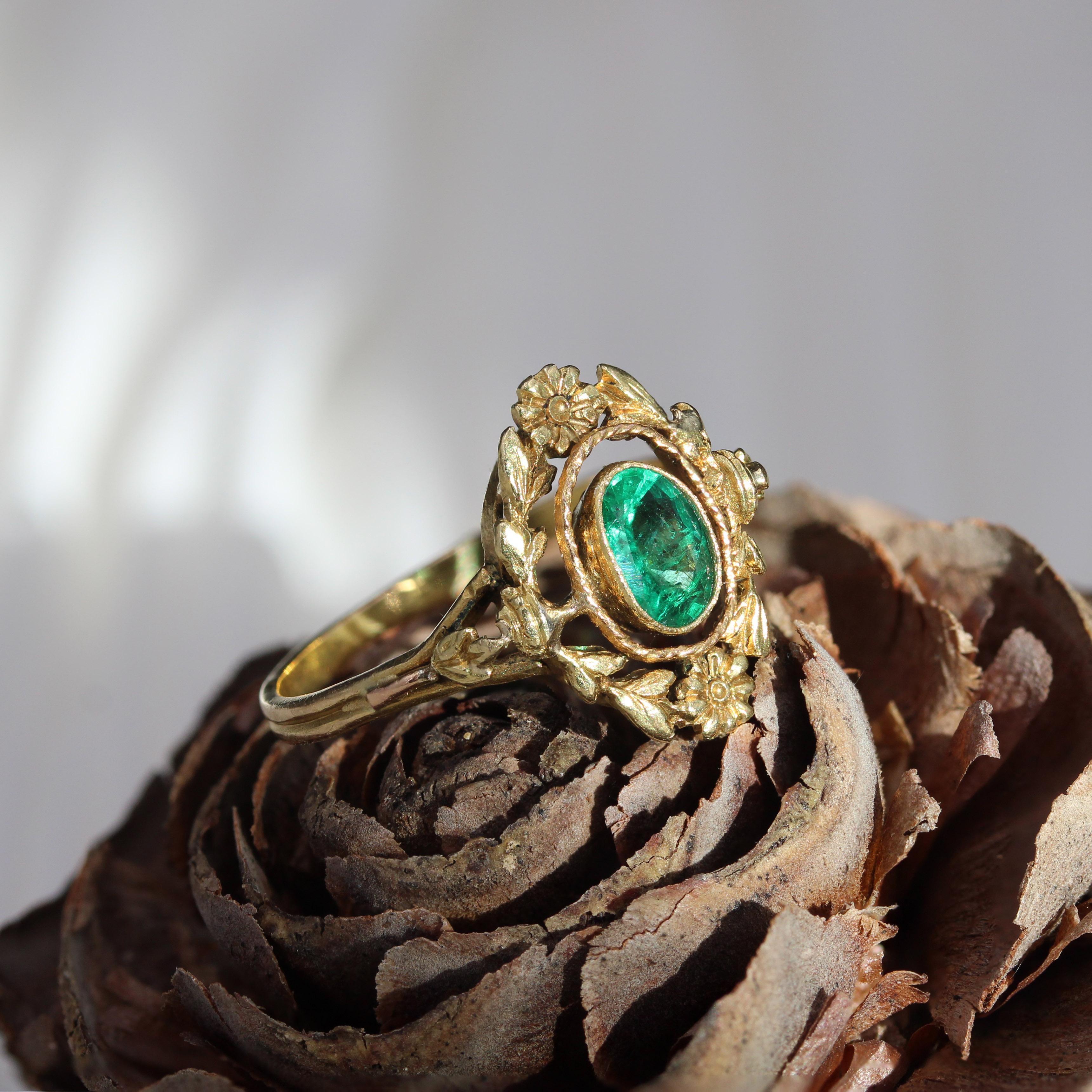 French Belle Epoque 19. Jahrhundert Smaragd 18 Karat Gelbgold Oval Ring 9