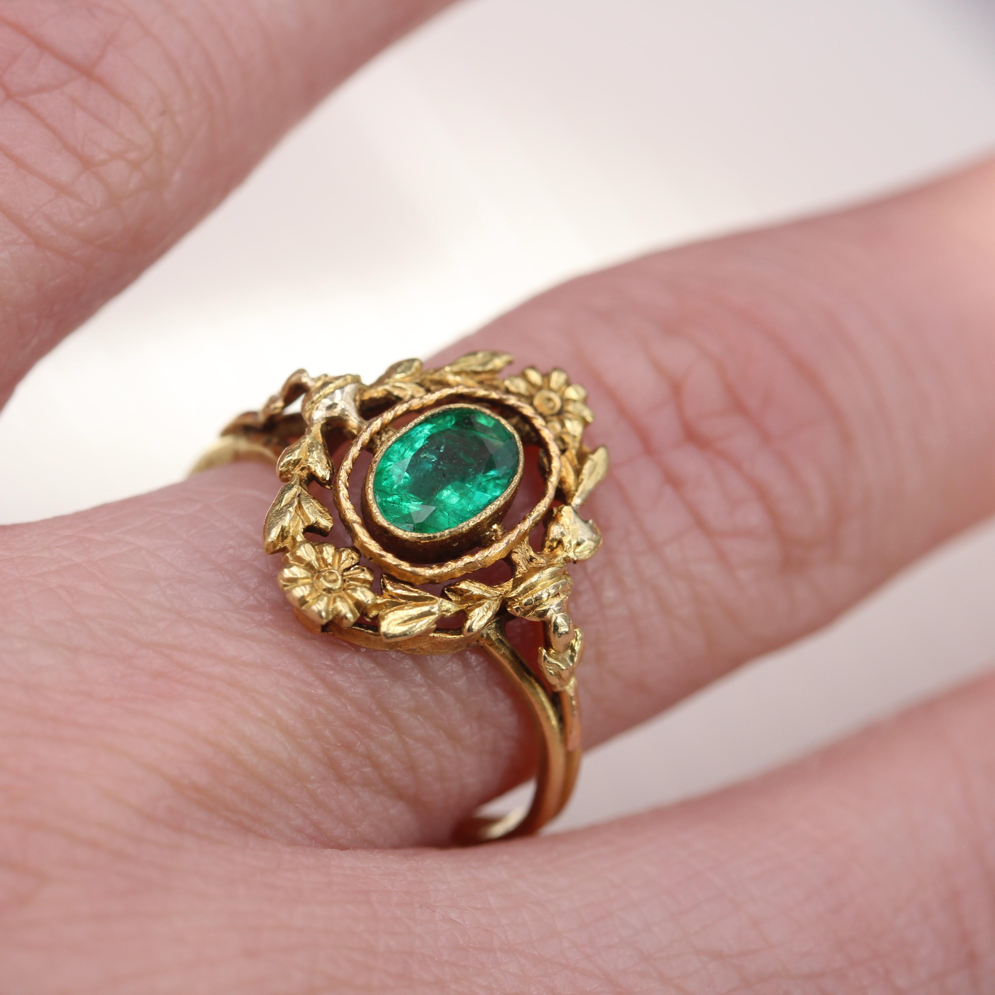 French Belle Epoque 19. Jahrhundert Smaragd 18 Karat Gelbgold Oval Ring 11