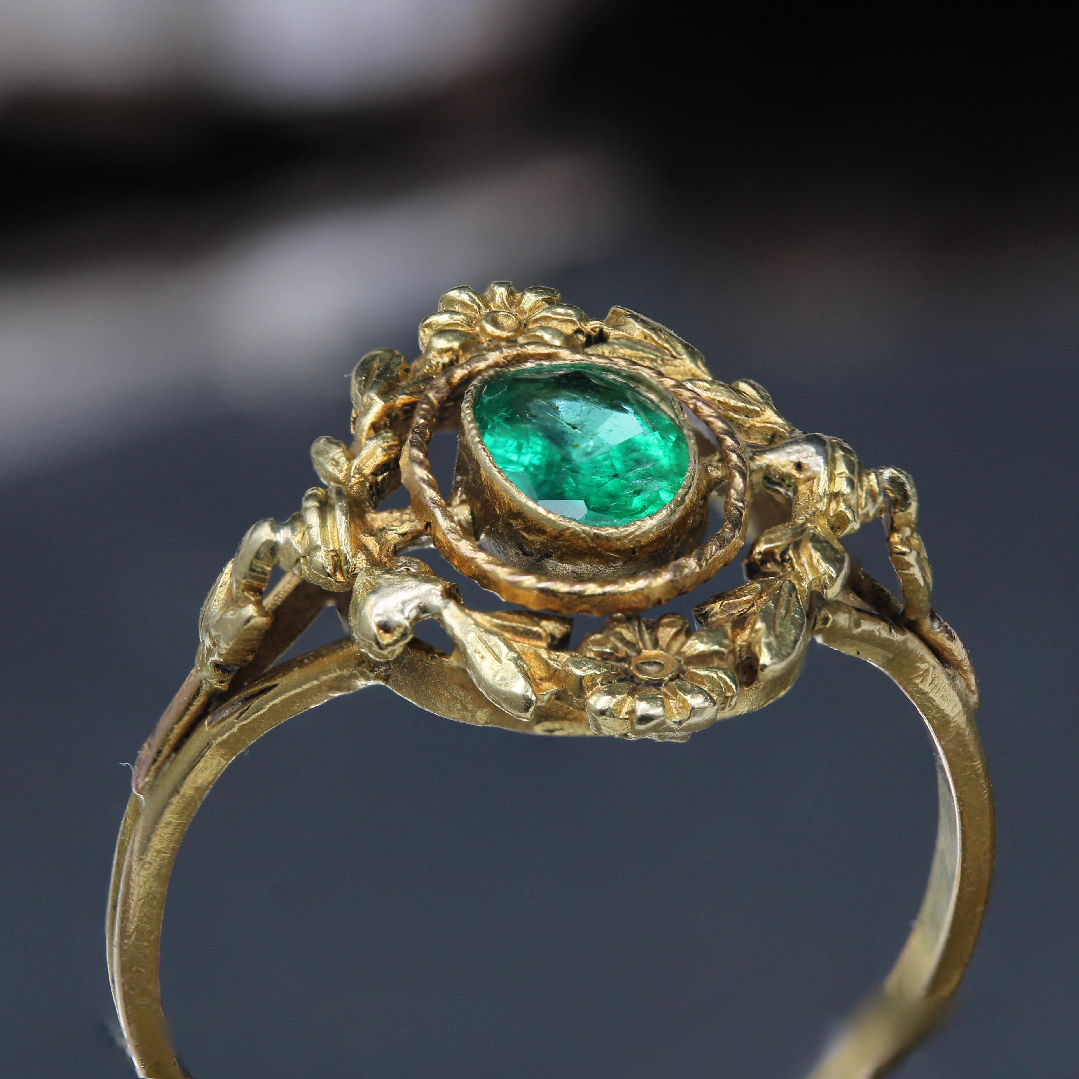 French Belle Epoque 19. Jahrhundert Smaragd 18 Karat Gelbgold Oval Ring 13