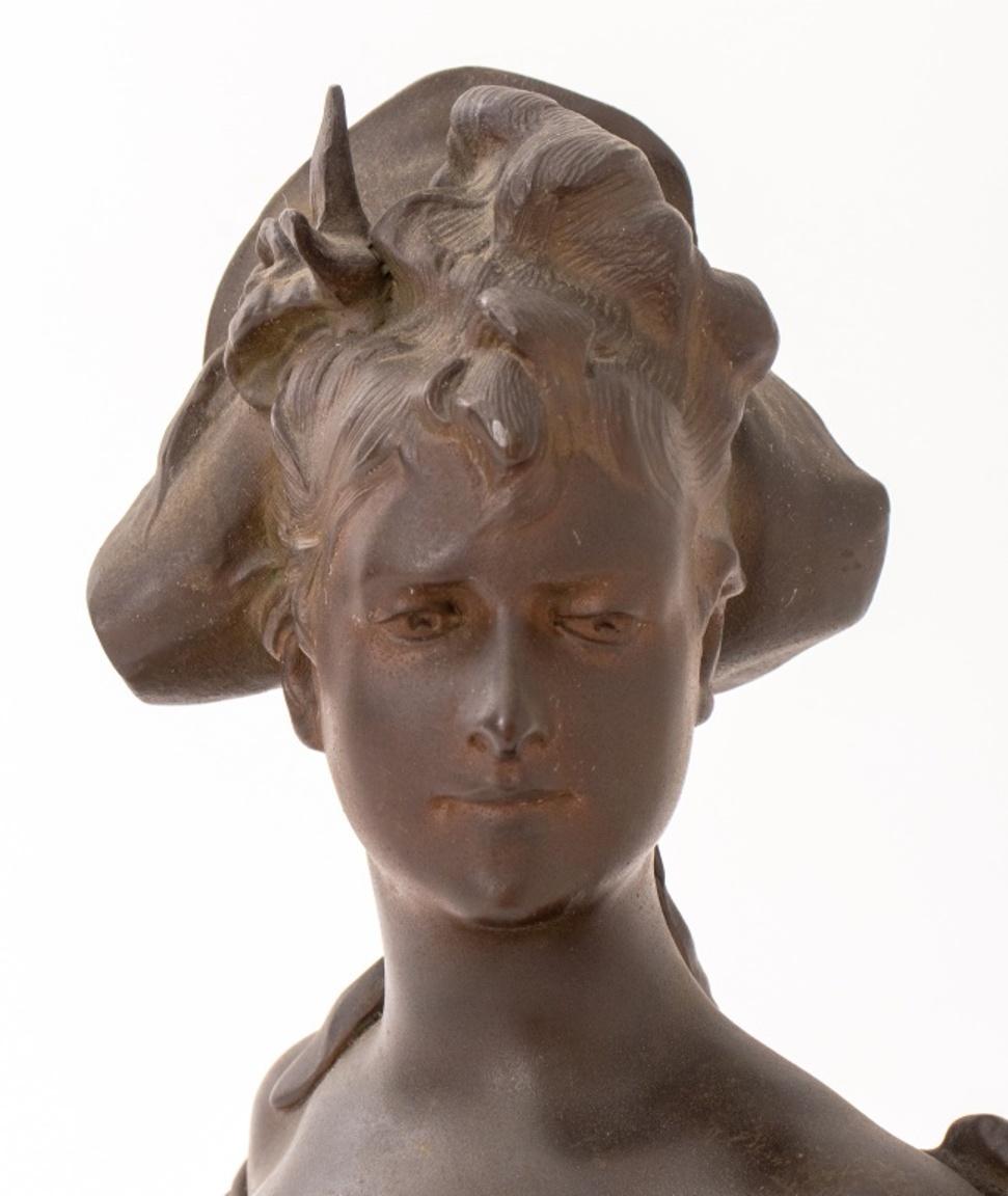 French Belle Epoque Bust of a Beauty, circa 1900 In Good Condition For Sale In New York, NY