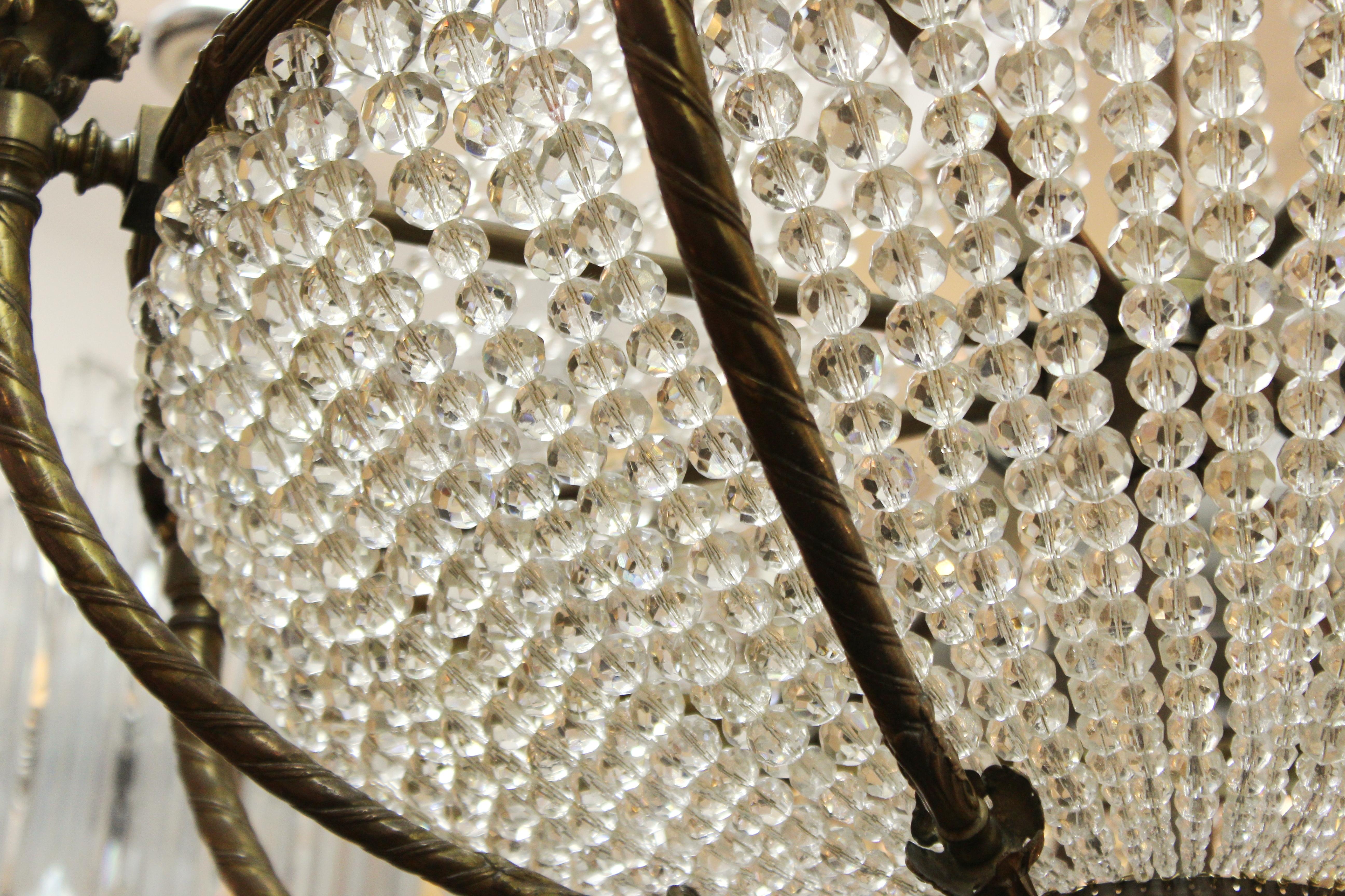 Late 19th Century French Belle Epoque Chandelier in Bronze and Crystal