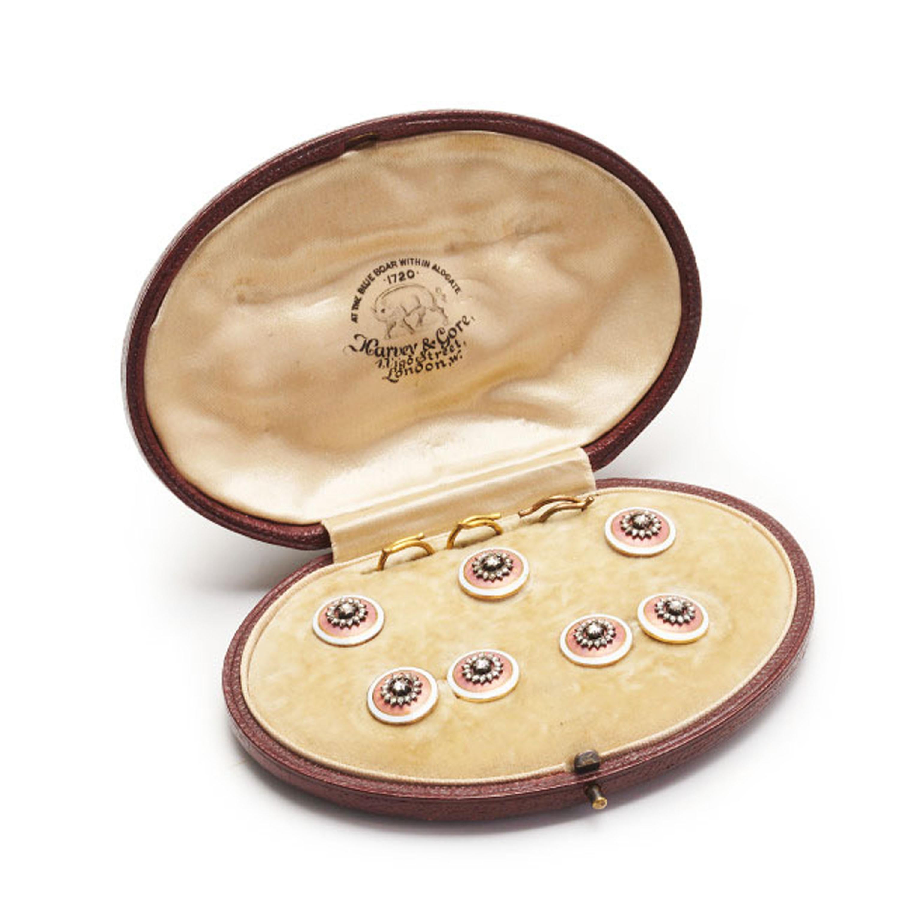 Set di abiti in argento e oro con diamanti smaltati della Belle Époque francese, CIRCA 1920 In condizioni buone in vendita a London, GB