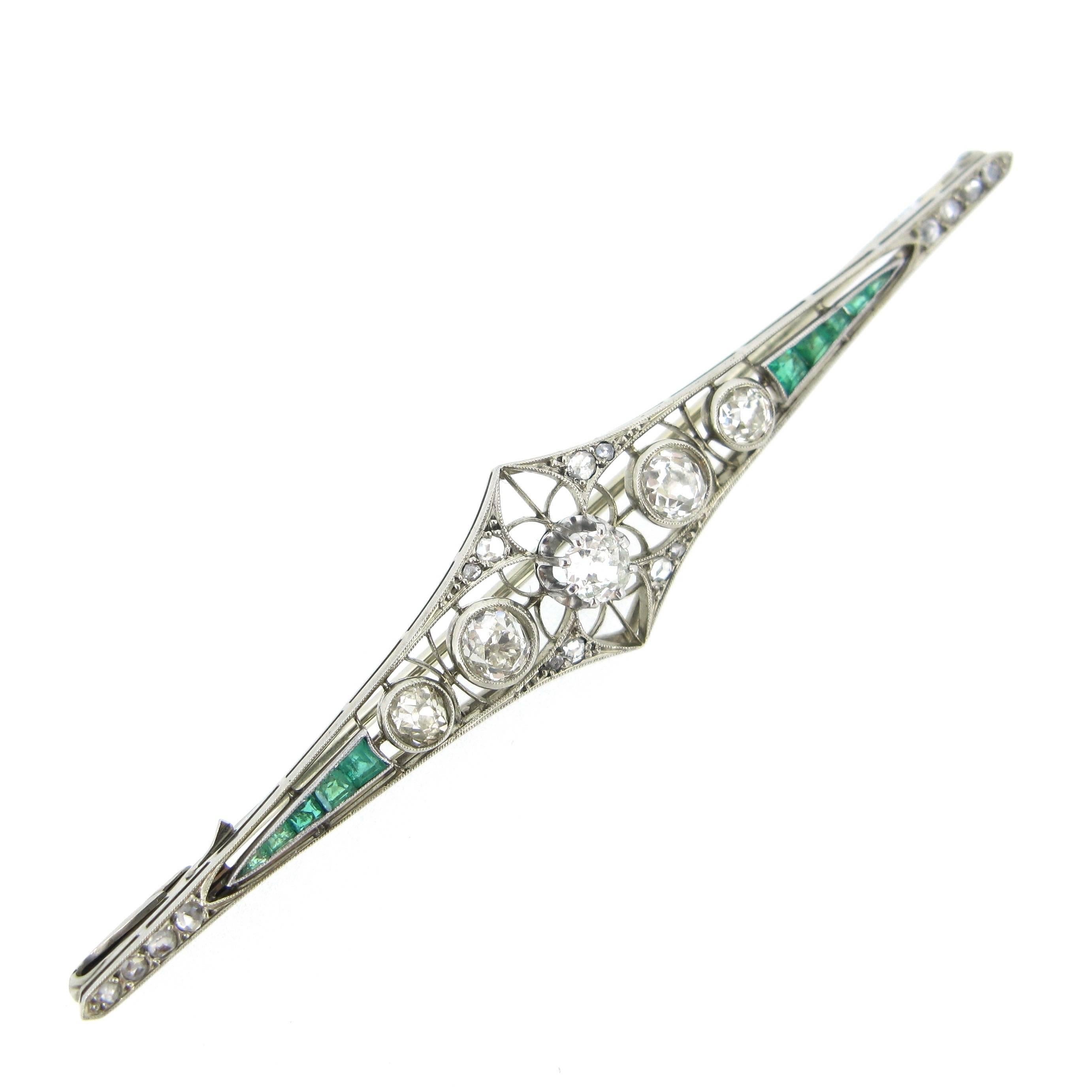 French Belle Époque Diamonds and Emeralds White Gold Brooch In New Condition In London, GB