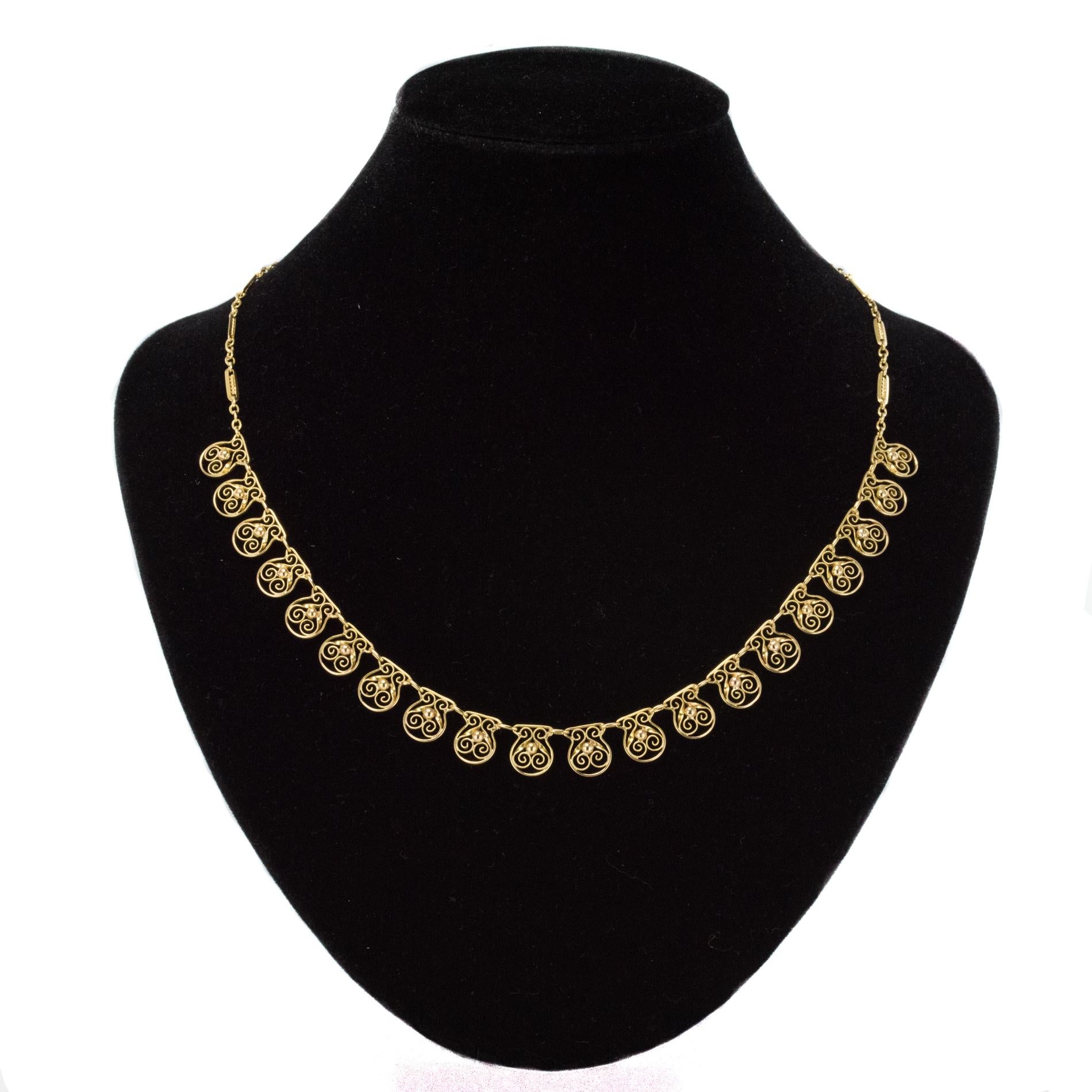 French Belle Époque Filigree 18 Karat Yellow Gold Drapery Necklace In Excellent Condition In Poitiers, FR