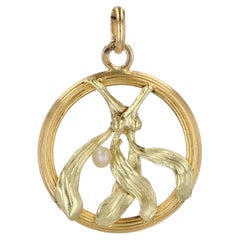 French Belle Epoque Fine Pearl 18 Karat Yellow Green Gold Mistletoe Leaf Pendant