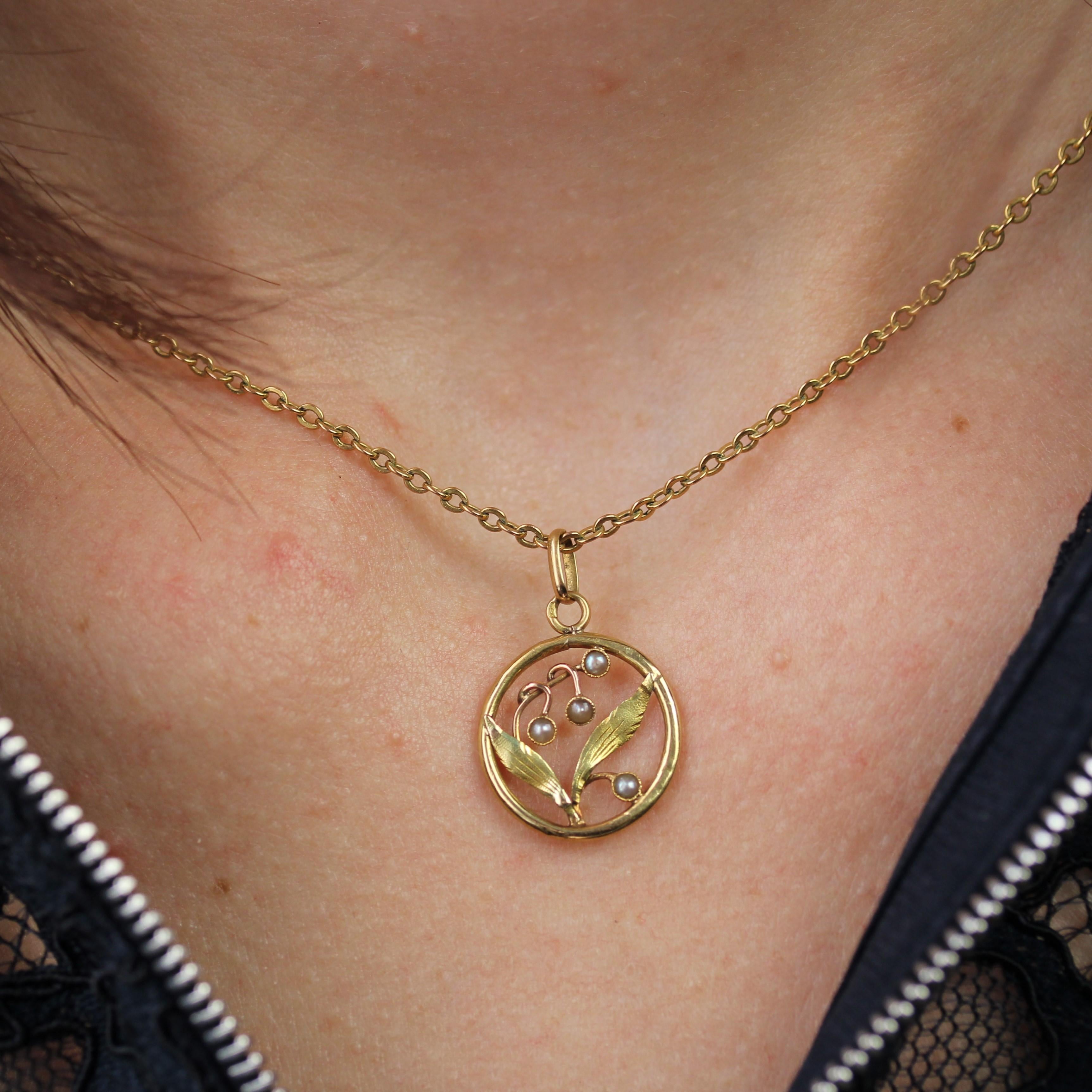 Women's French Belle Epoque Fine Pearl 18 Karat Yellow Rose Gold Mistletoe Leaf Pendant