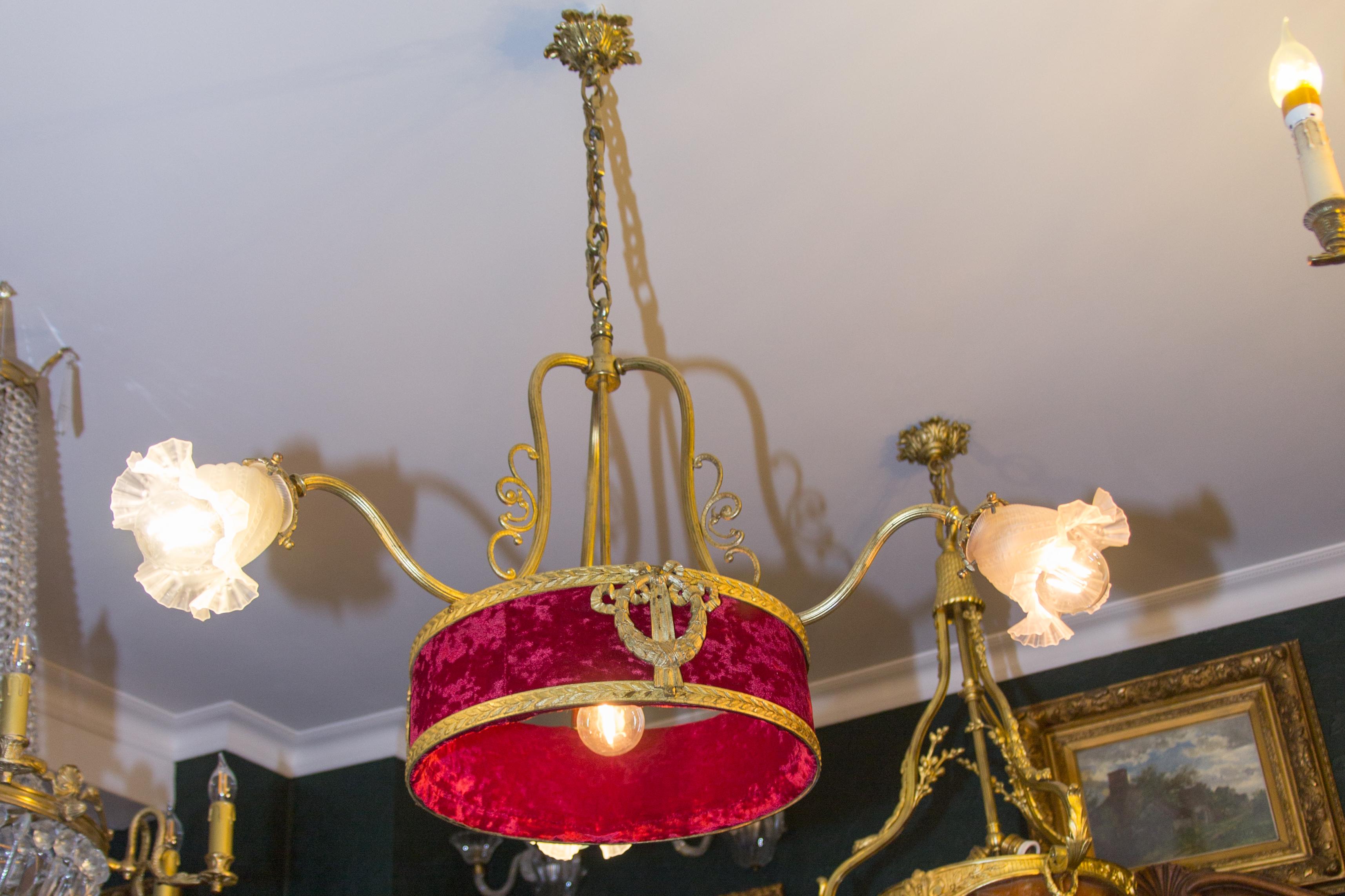 French Belle Époque Four-Light Red Fabric, Bronze and Frosted Glass Chandelier For Sale 4