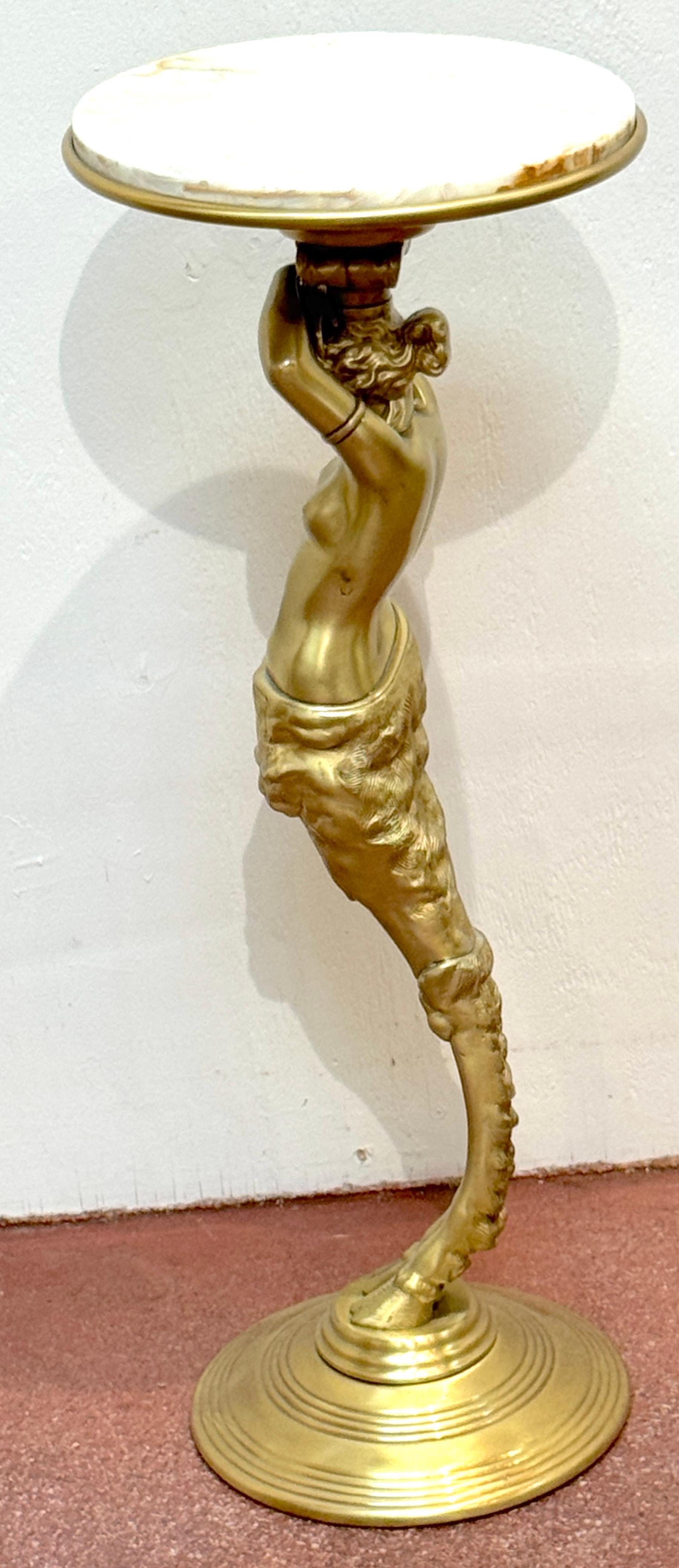 Piedistallo per cariatide della Belle Époque francese in ottone dorato e onice, CIRCA 1900 in vendita 4