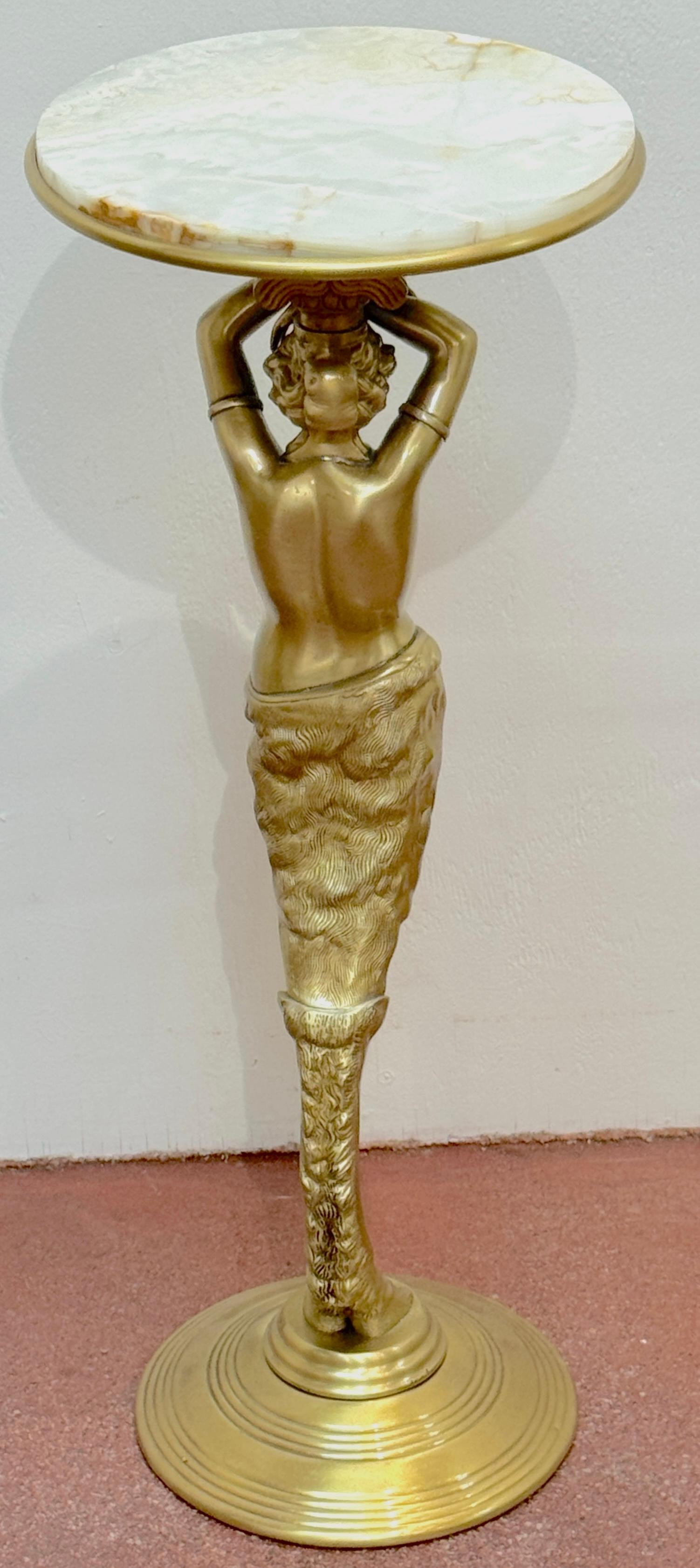 Piedistallo per cariatide della Belle Époque francese in ottone dorato e onice, CIRCA 1900 in vendita 2