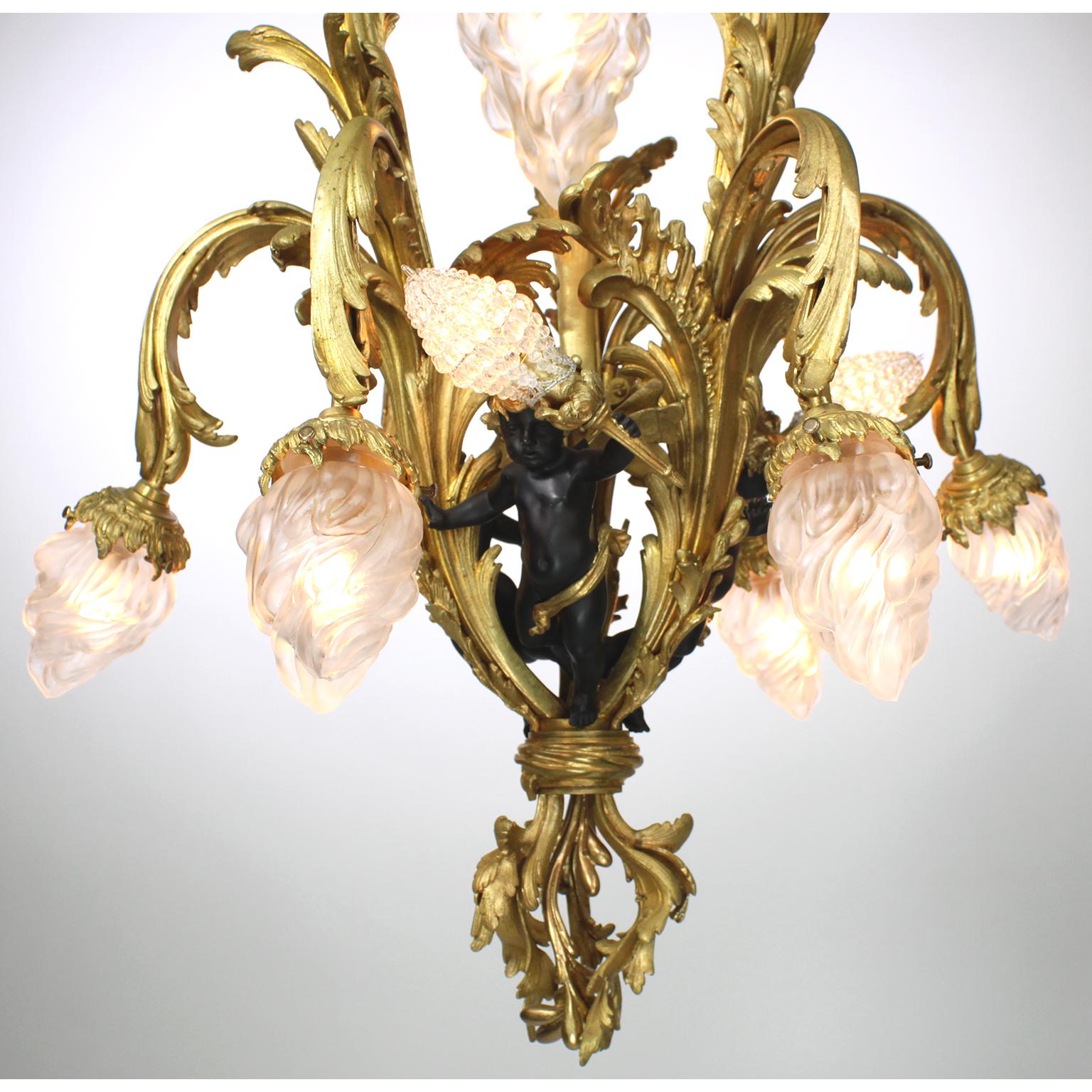French Belle Époque Gilt Bronze, Patinated Bronze Ten-Light Cherub Chandelier For Sale 1