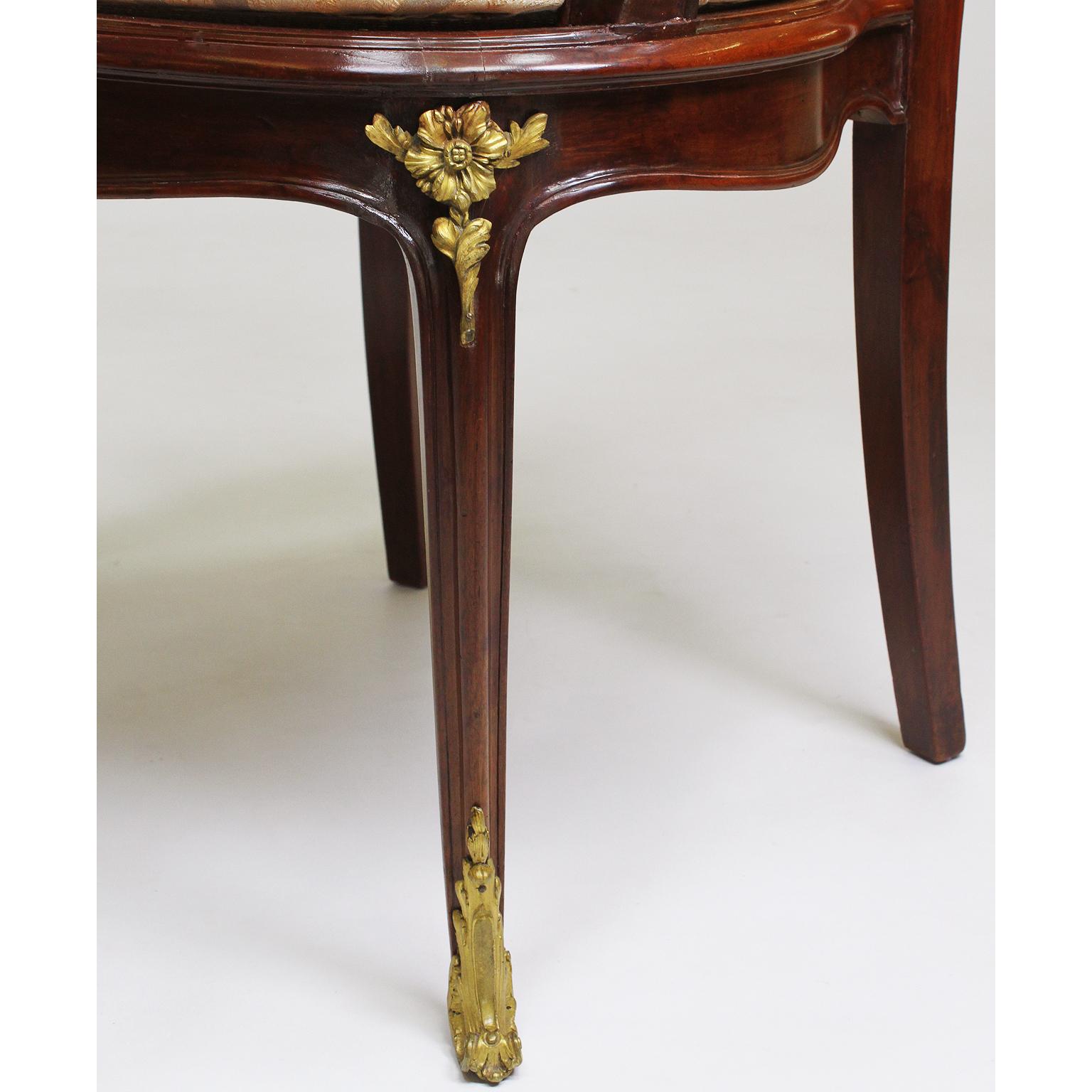 Französische Ormolu-montiert Esszimmerstühle im Stil von Louis XV aus der Belle Époque im Angebot 3