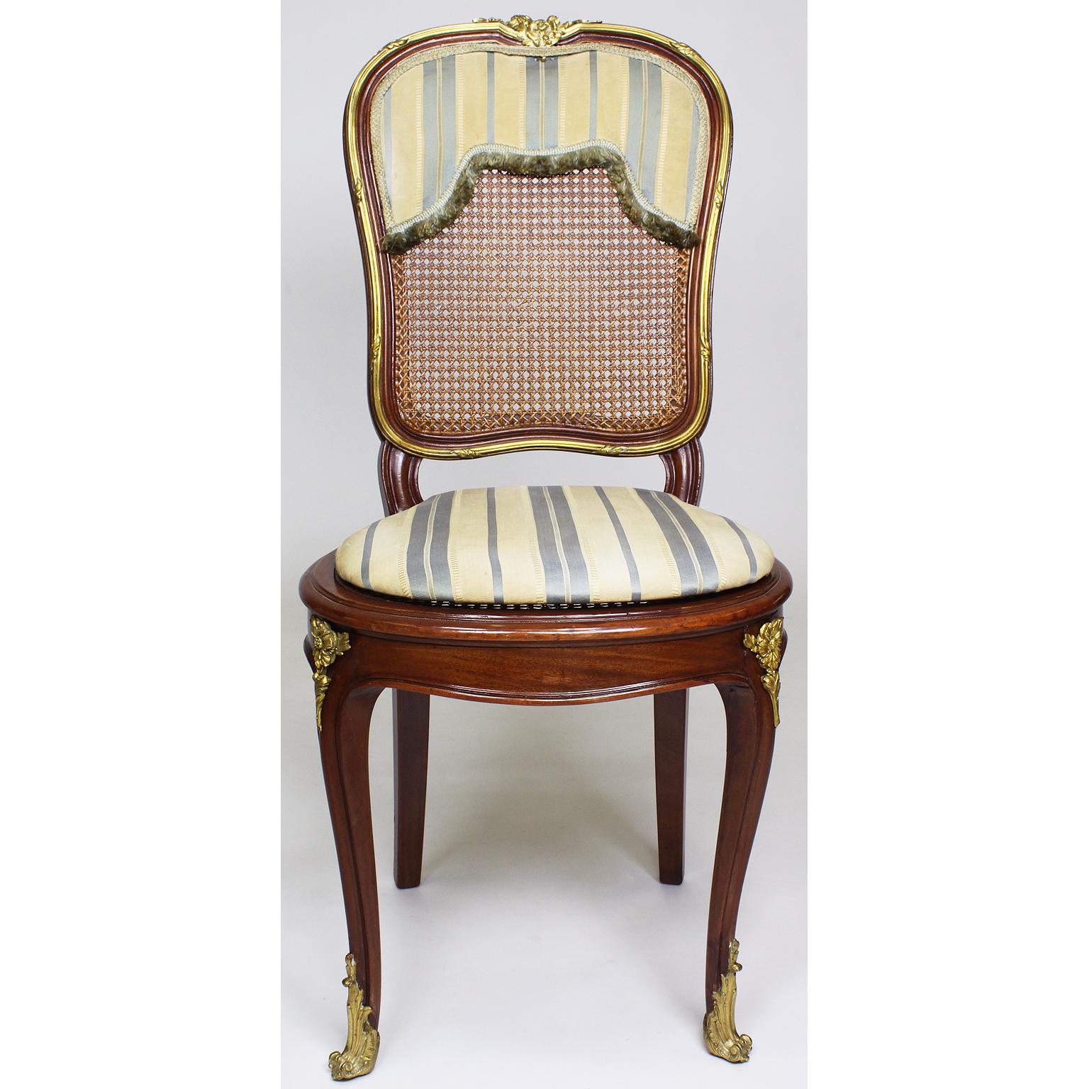 Französische Ormolu-montiert Esszimmerstühle im Stil von Louis XV aus der Belle Époque im Angebot 6