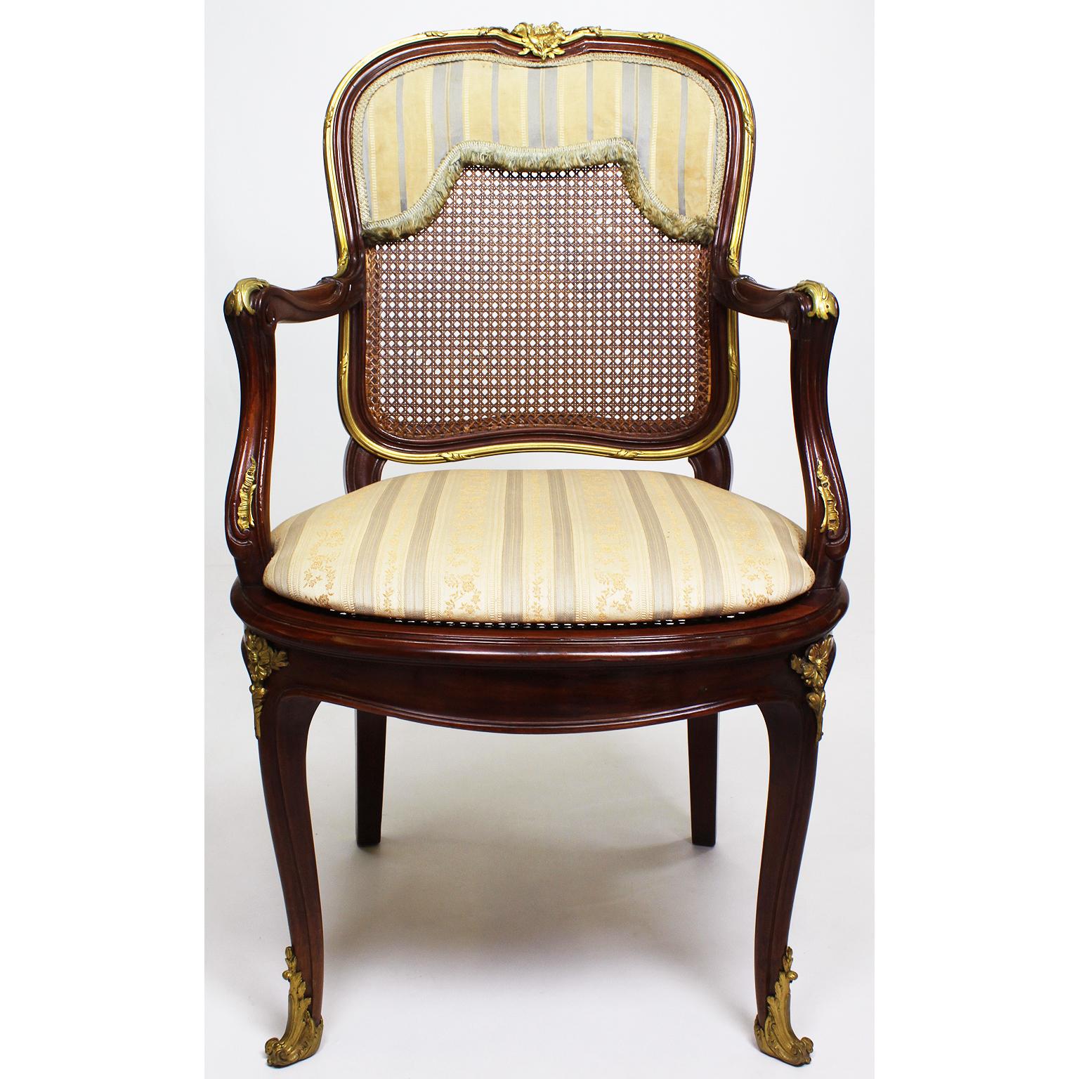 Französische Ormolu-montiert Esszimmerstühle im Stil von Louis XV aus der Belle Époque im Zustand „Relativ gut“ im Angebot in Los Angeles, CA