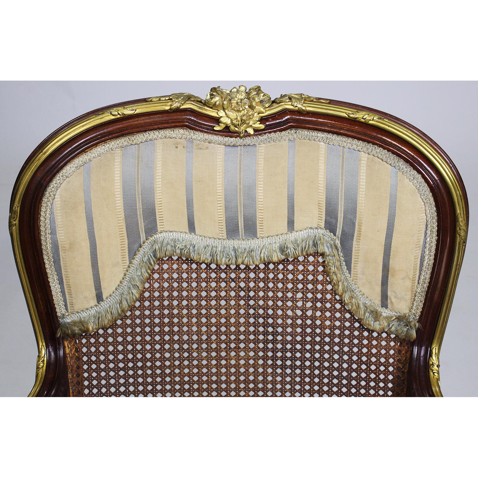 Französische Ormolu-montiert Esszimmerstühle im Stil von Louis XV aus der Belle Époque (Mahagoni) im Angebot