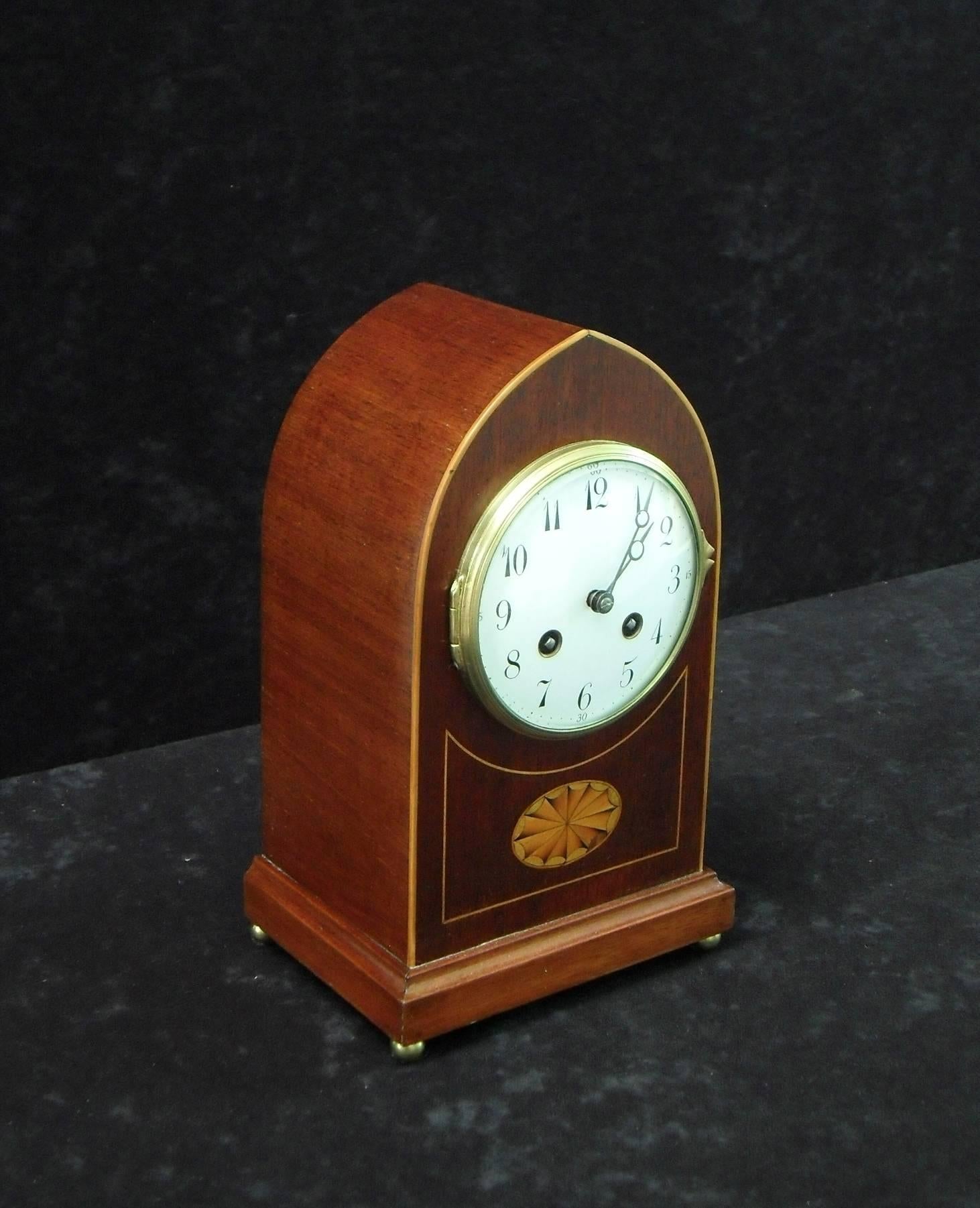 French Belle Époque Mahogany and Inlaid Mantel Clock In Good Condition In Macclesfield, GB