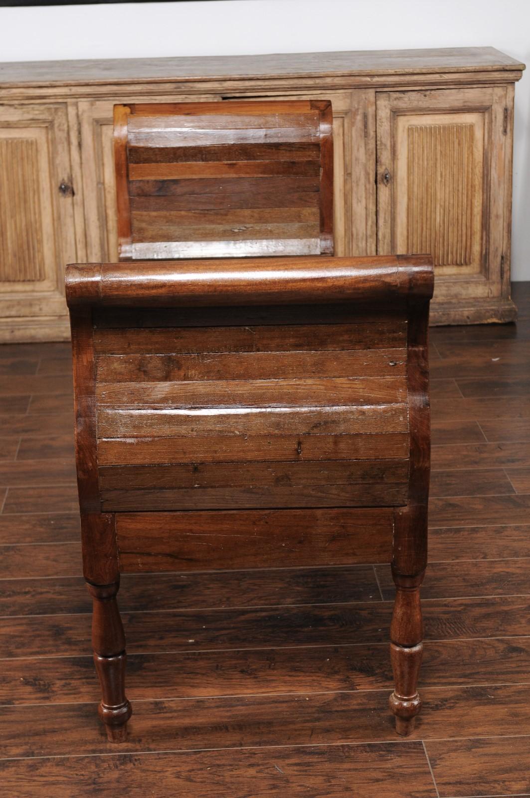 French Belle Époque Oak Backless Bench with Out-Scrolling Arms and Turned Legs 4