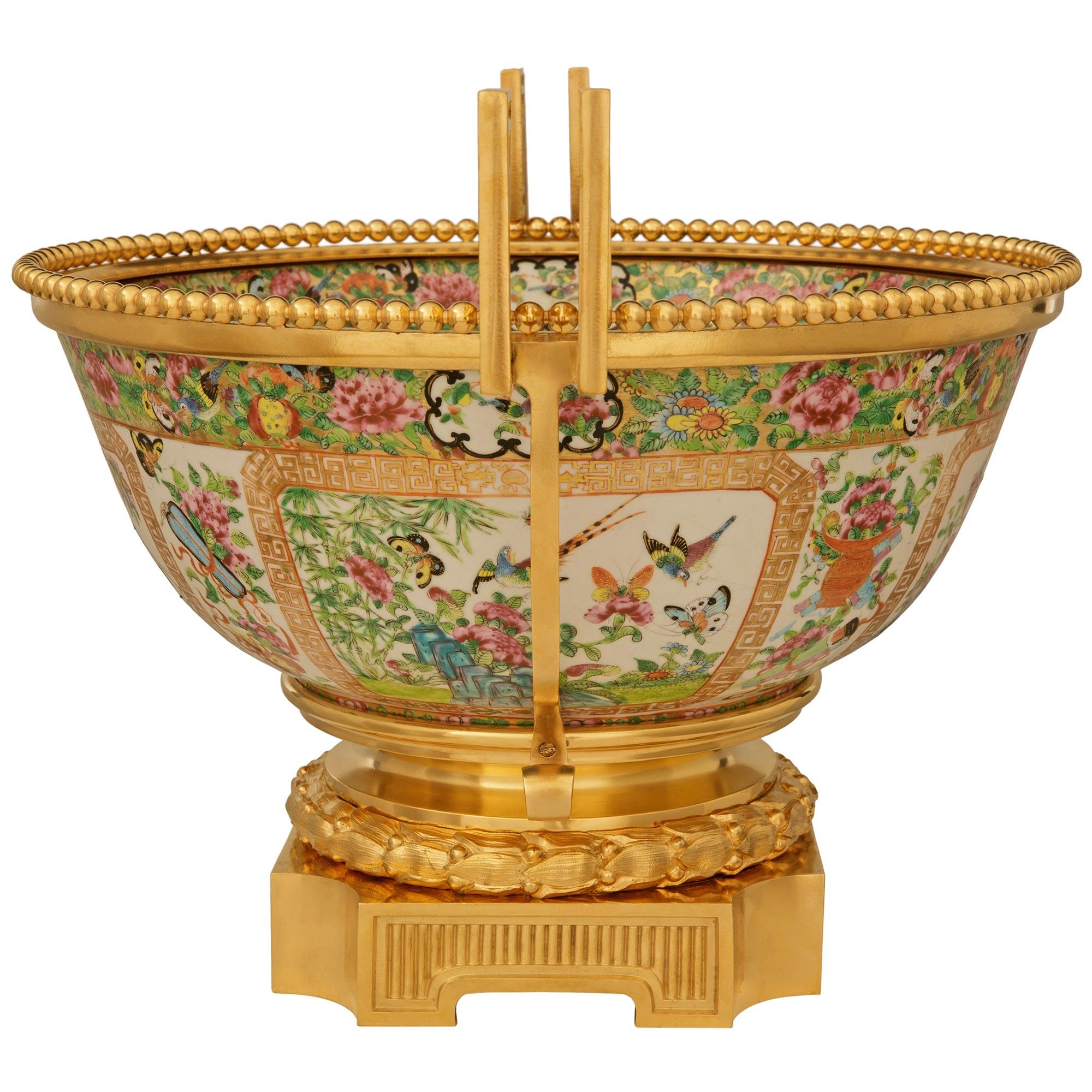 French Belle Epoque Period Famille Rose Porcelain and Ormolu centerpiece urn In Good Condition For Sale In West Palm Beach, FL
