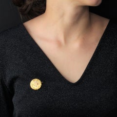 Broche en or jaune 18 carats à motif floral en rubis et diamants de la Belle Époque française