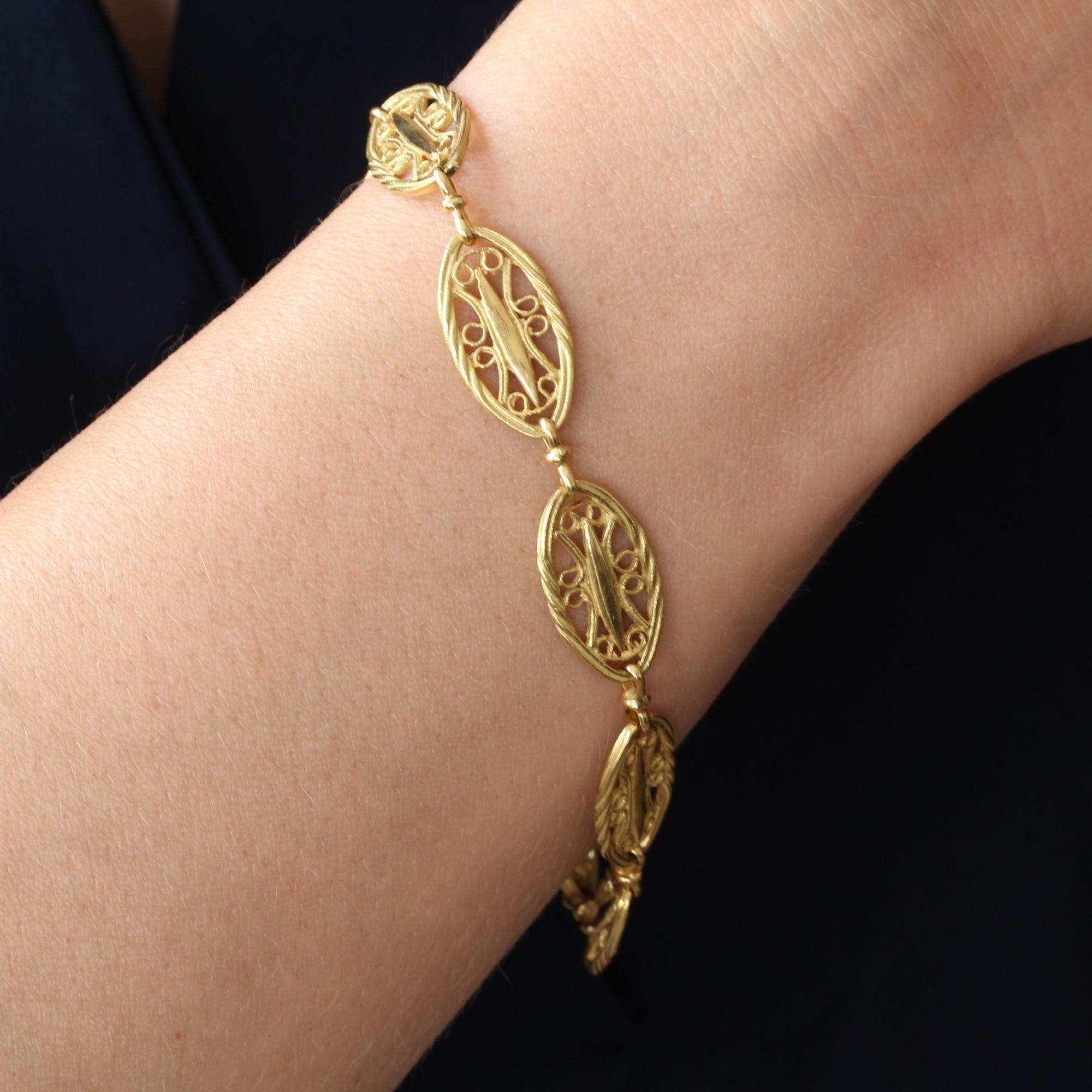Französisches filigranes Armband im Belle-Epoque-Stil aus 18 Karat Gelbgold im Angebot 1