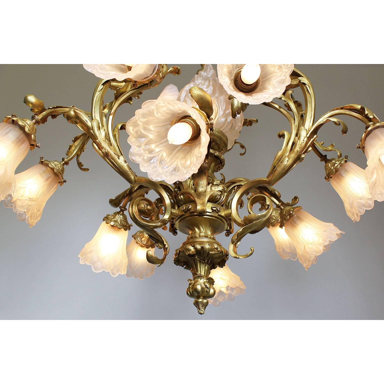 French Belle Époque Rococo Style Gilt-Bronze and Frosted Glass Shades Chandelier For Sale 1