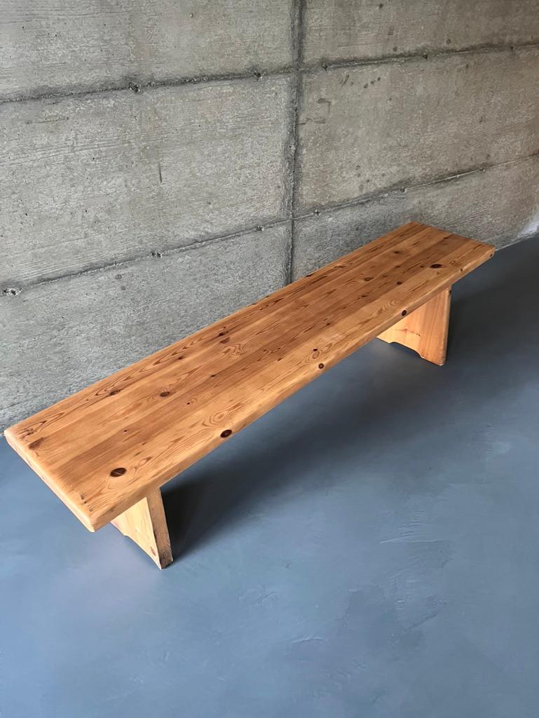 Bench from Les Arcs station in France. Wood : pine. In the style and the period of Charlotte Perriand. The plate has been refinished and the feet kept their original patina.