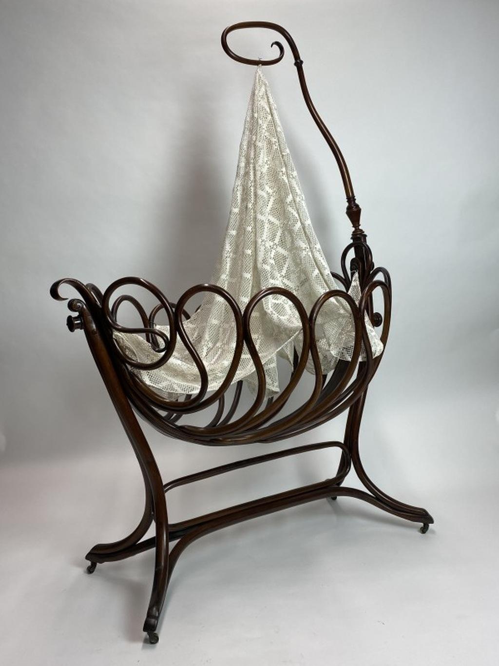 French Bentwood Cradle by Thonet For Sale 1