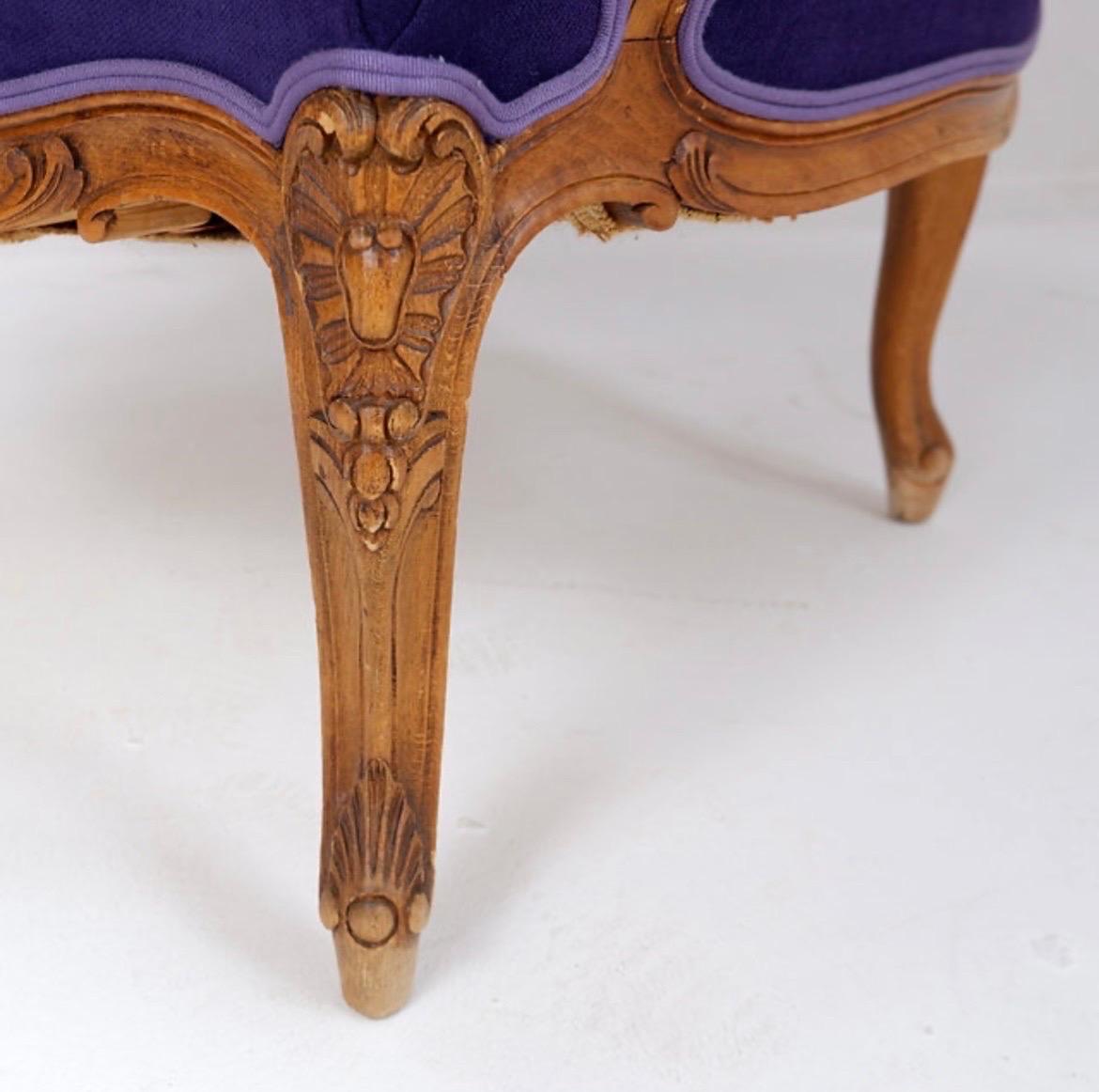 French bergere armchair - New mauve velvet upholstery For Sale 5