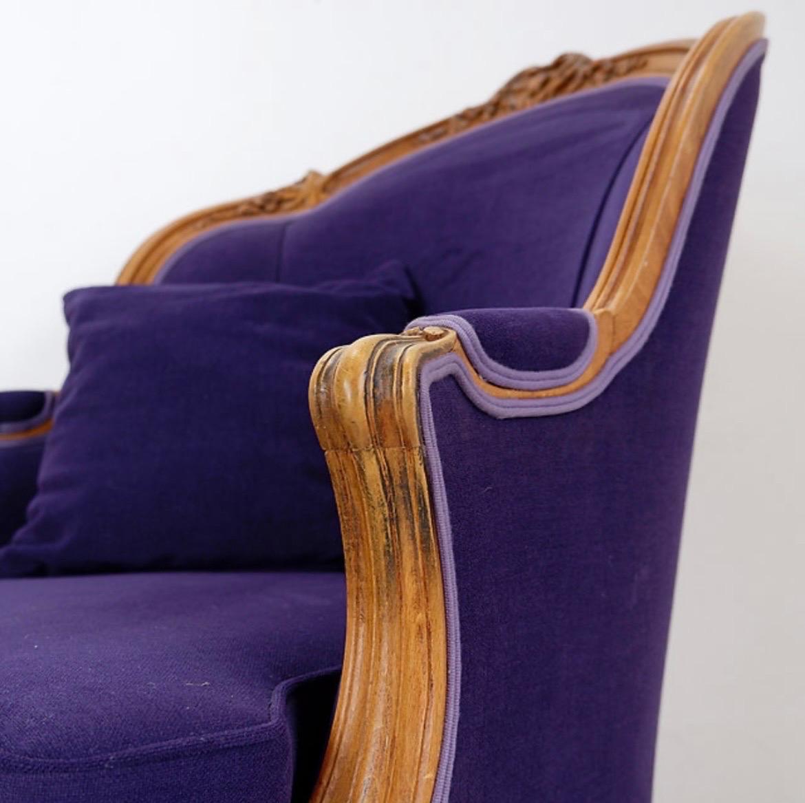French bergere armchair - New mauve velvet upholstery For Sale 6