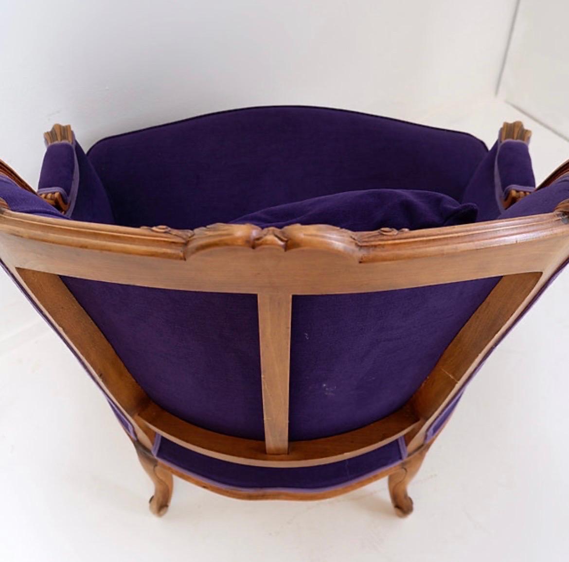 French bergere armchair - New mauve velvet upholstery For Sale 2