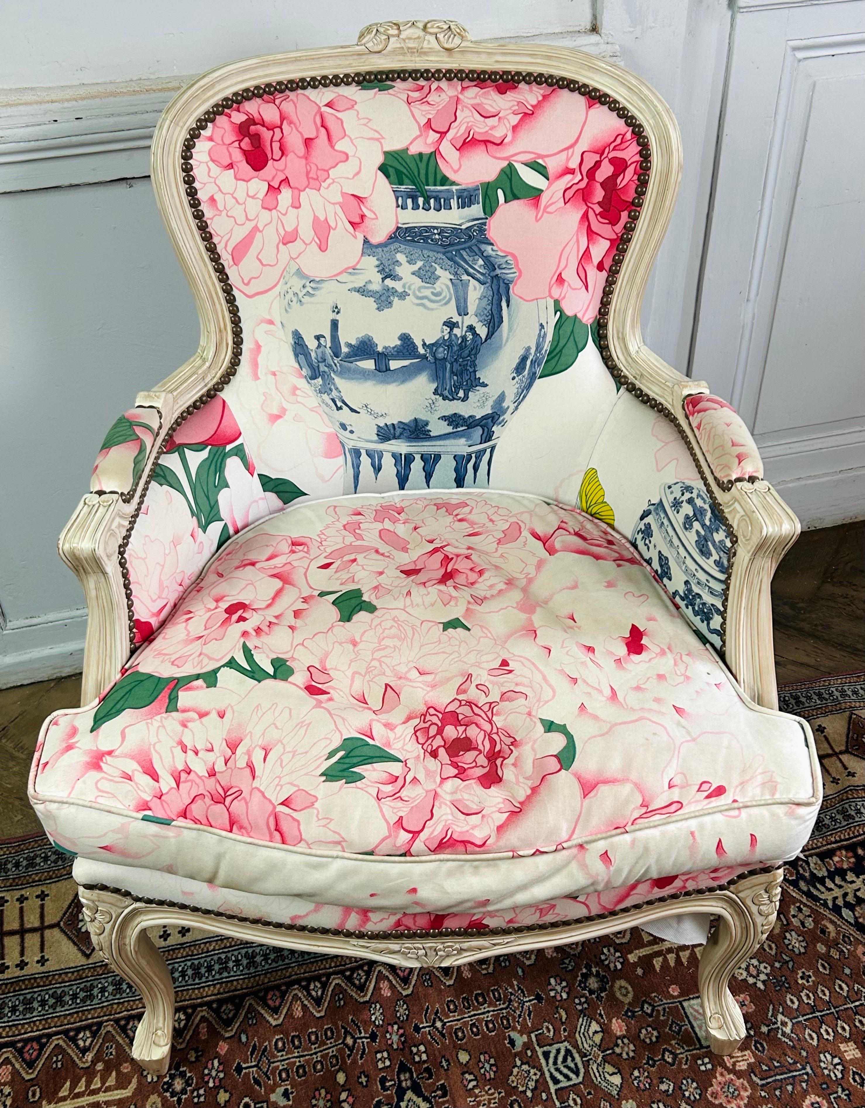 French Bergere cabriolet armchair pink white and blue Louis XV style - France In Good Condition For Sale In Beuzevillette, FR