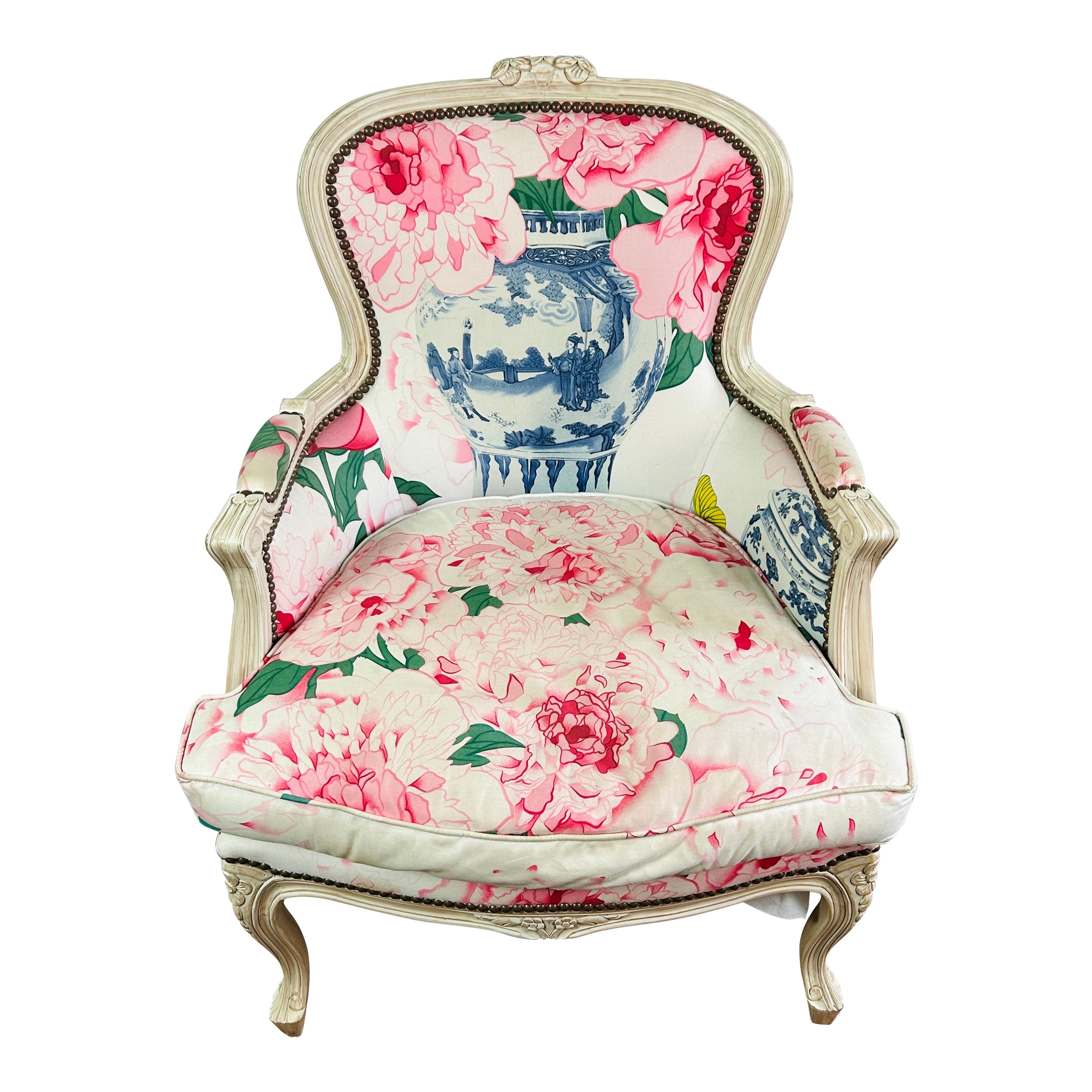 Fauteuil cabriolet Bergere rose blanc et bleu style Louis XV - France